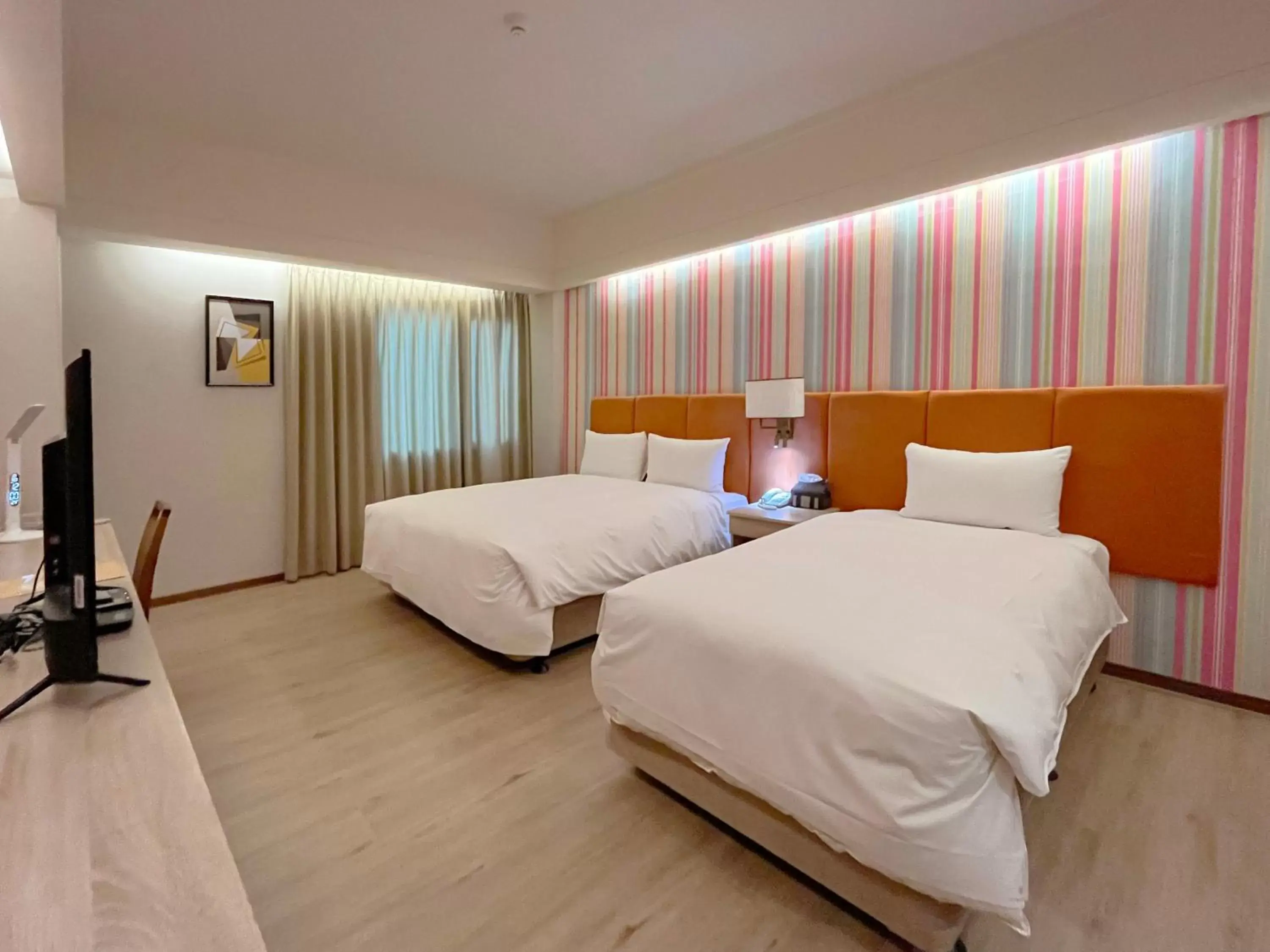 Photo of the whole room, Bed in Jia Hsin Garden Hotel
