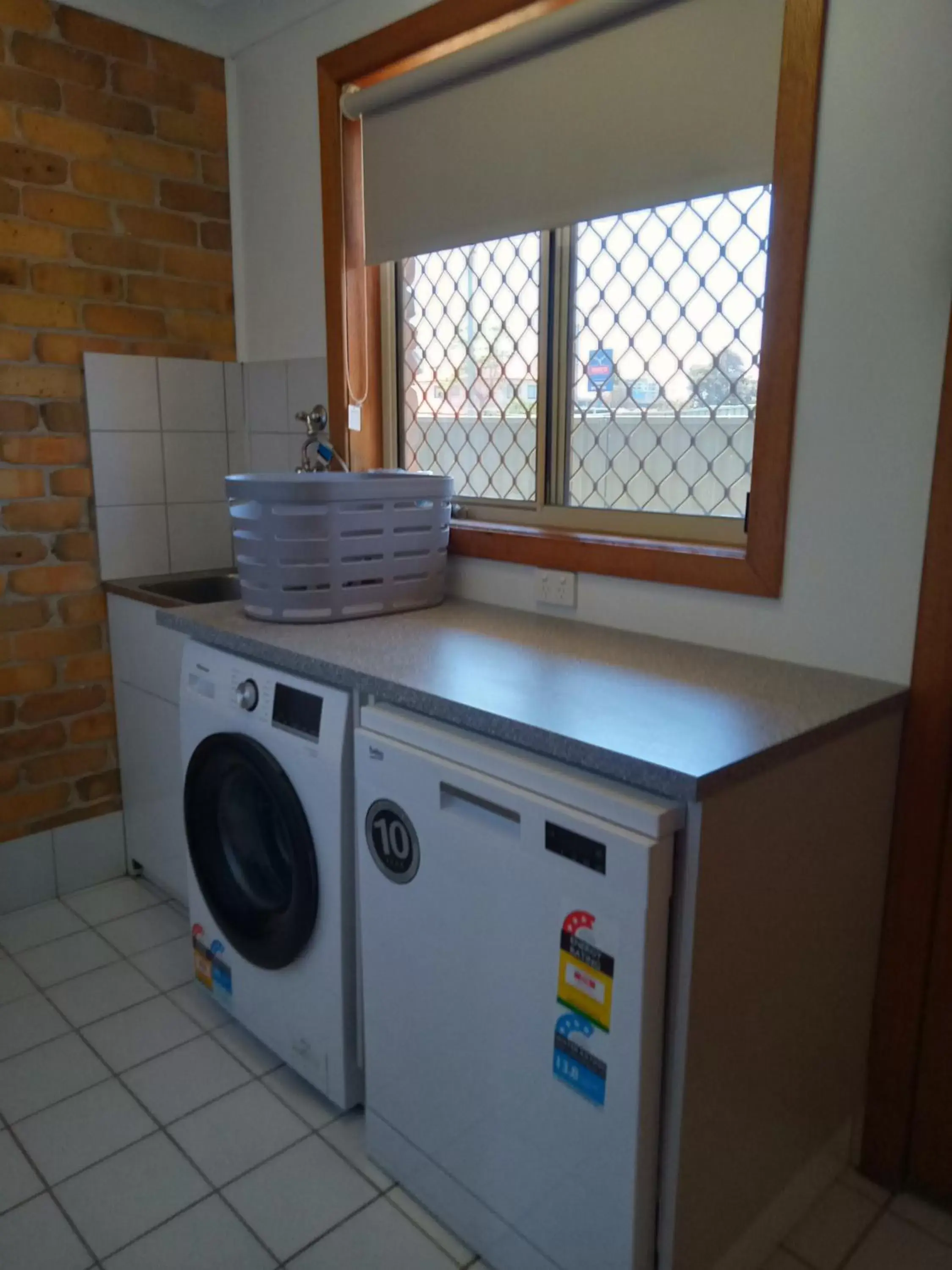 Kitchen/Kitchenette in Forster Palms Motel