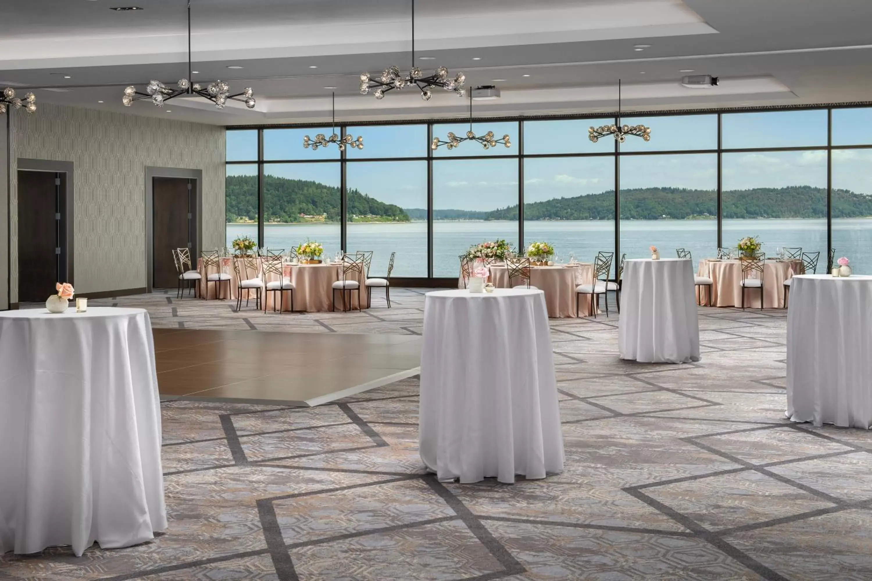 Banquet/Function facilities, Restaurant/Places to Eat in Silver Cloud Hotel Tacoma at Point Ruston Waterfront