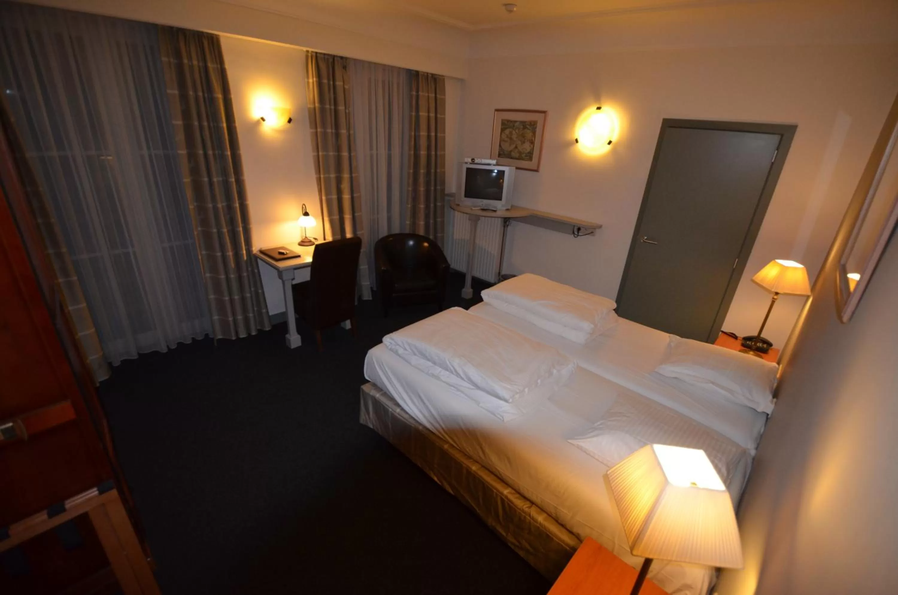 Photo of the whole room, Bed in Hotel Malcot