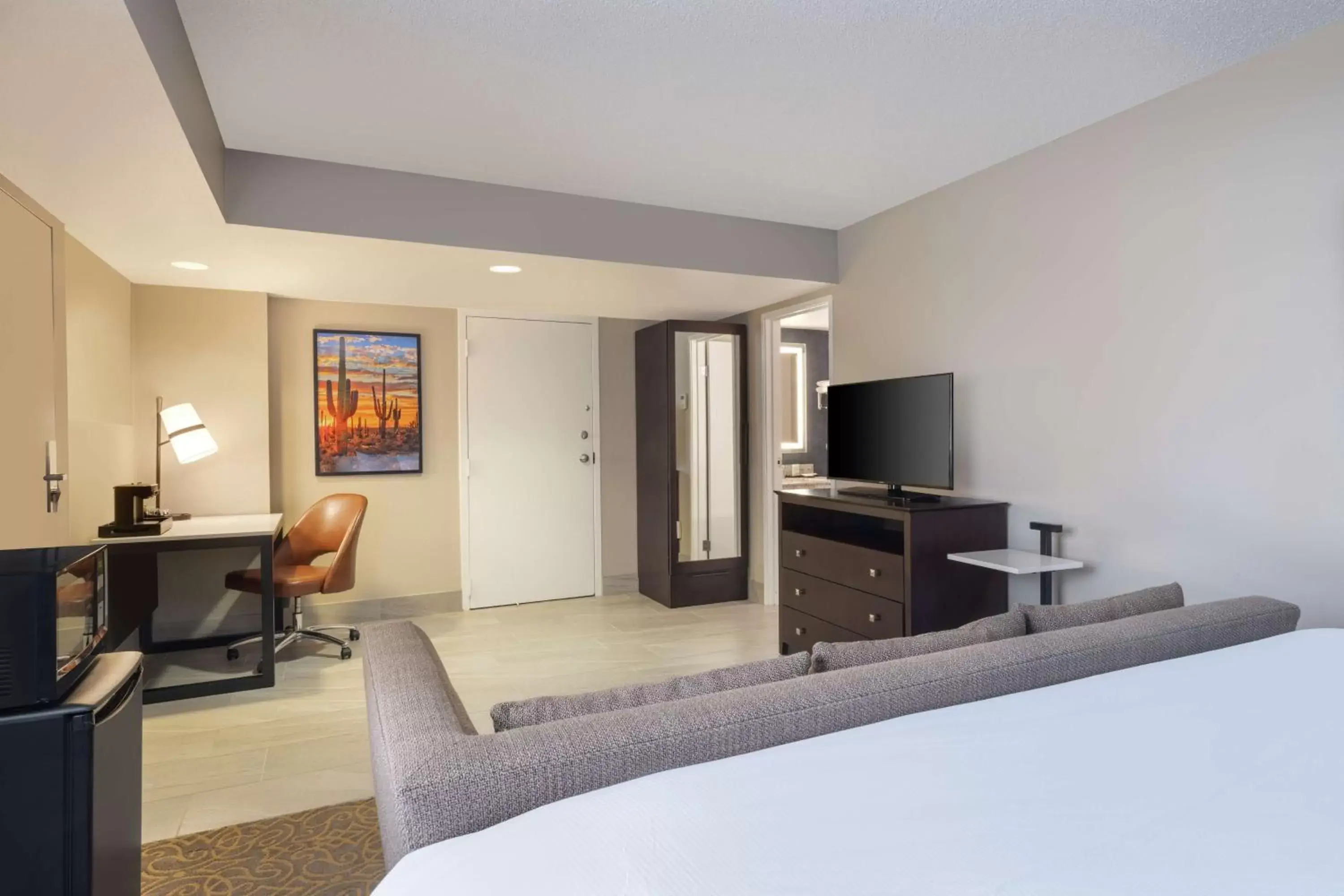 Living room, TV/Entertainment Center in Embassy Suites by Hilton Tucson East