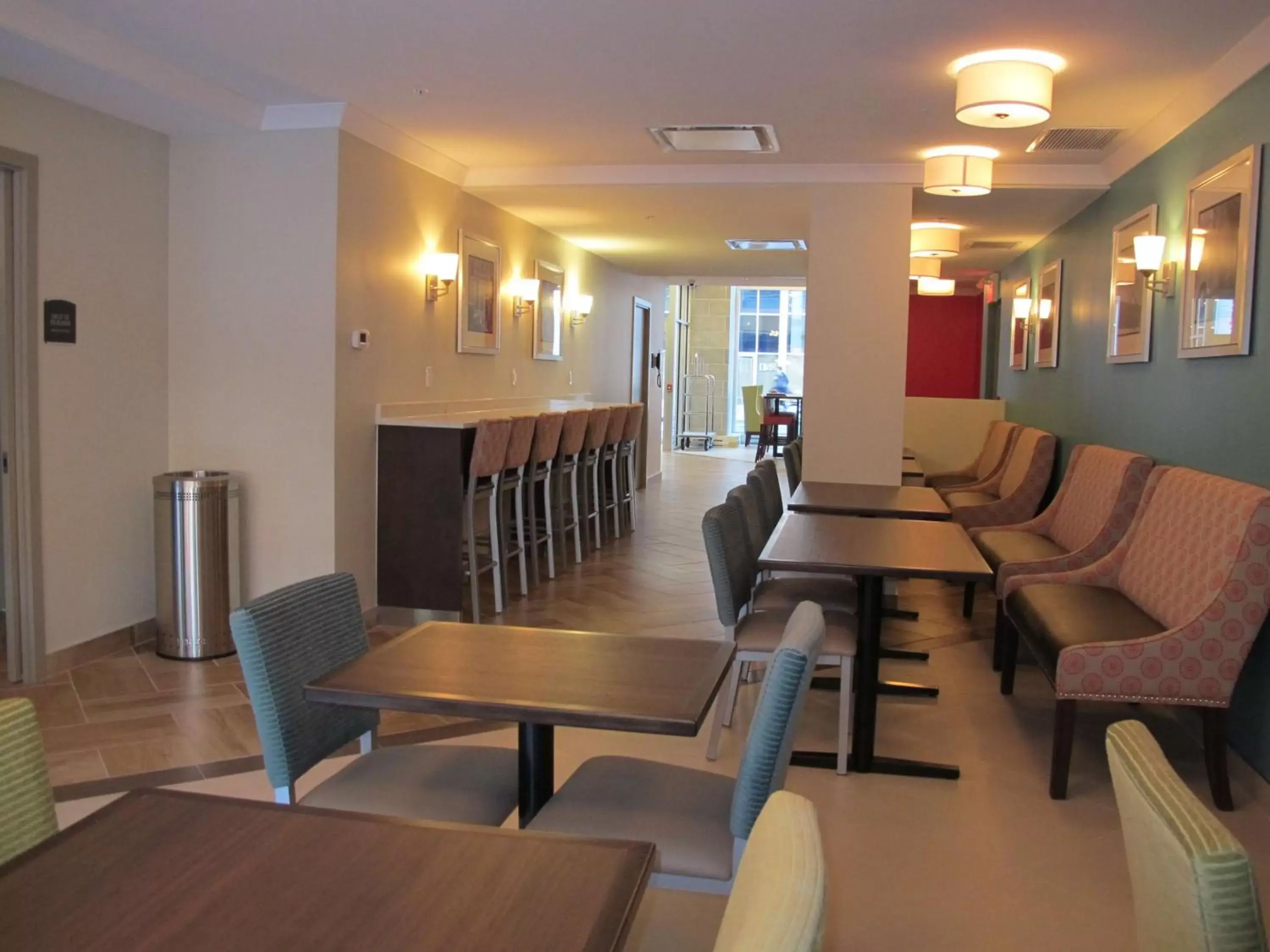 Restaurant/places to eat, Seating Area in Best Western Plus Hotel Montreal