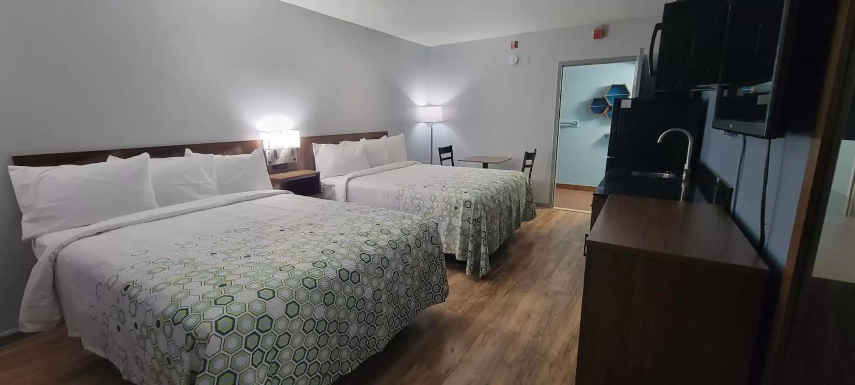 Bedroom, Bed in HomeTowne Studios by Red Roof Egg Harbor-Atlantic City Airport