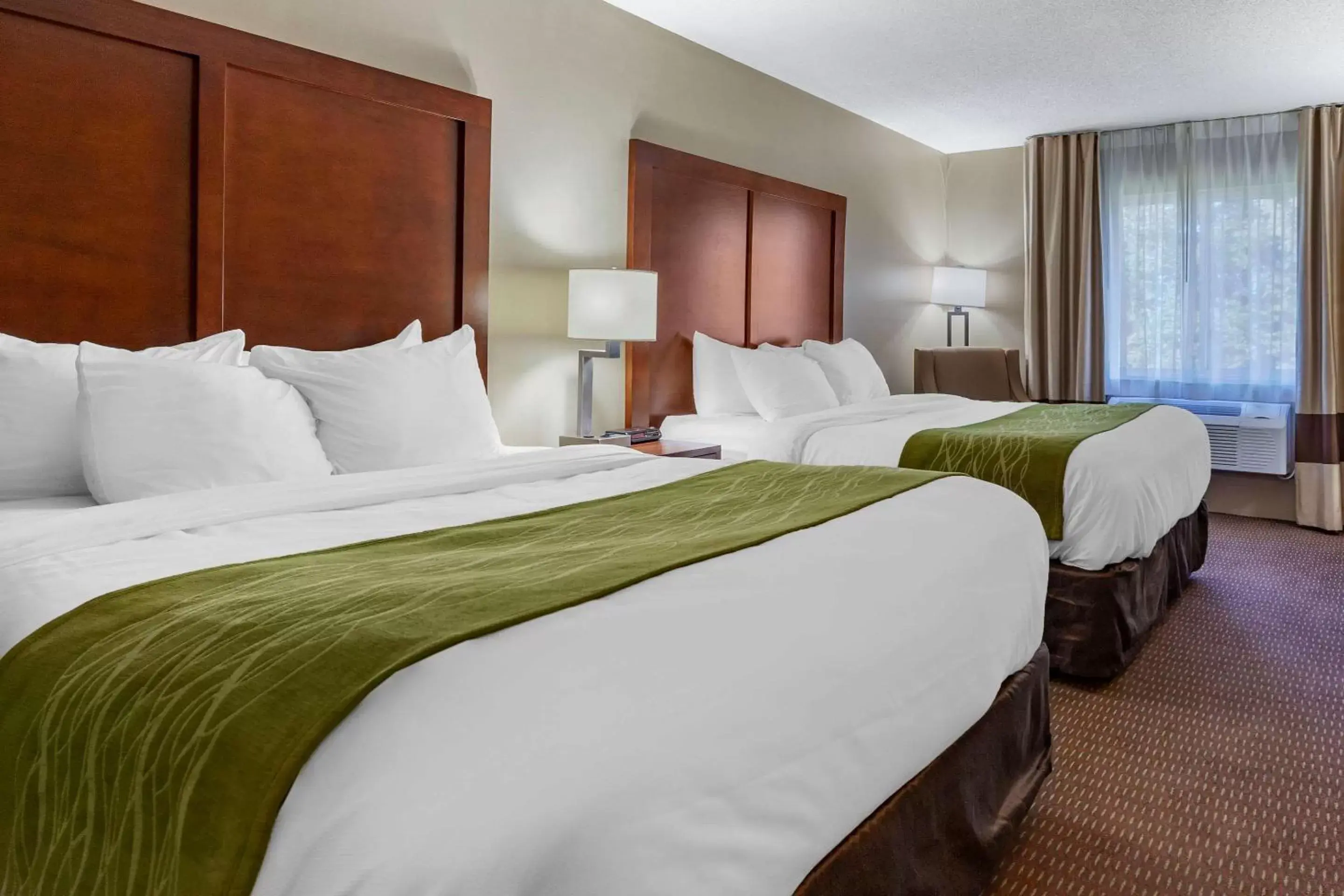 Photo of the whole room, Bed in Comfort Inn Rhinelander