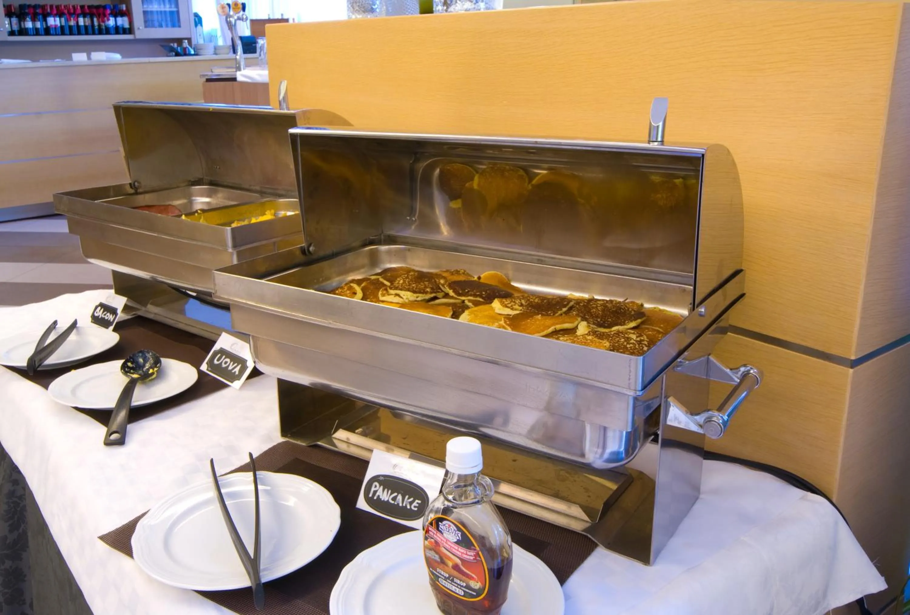 Buffet breakfast in Hotel Oasi Wellness & Spa