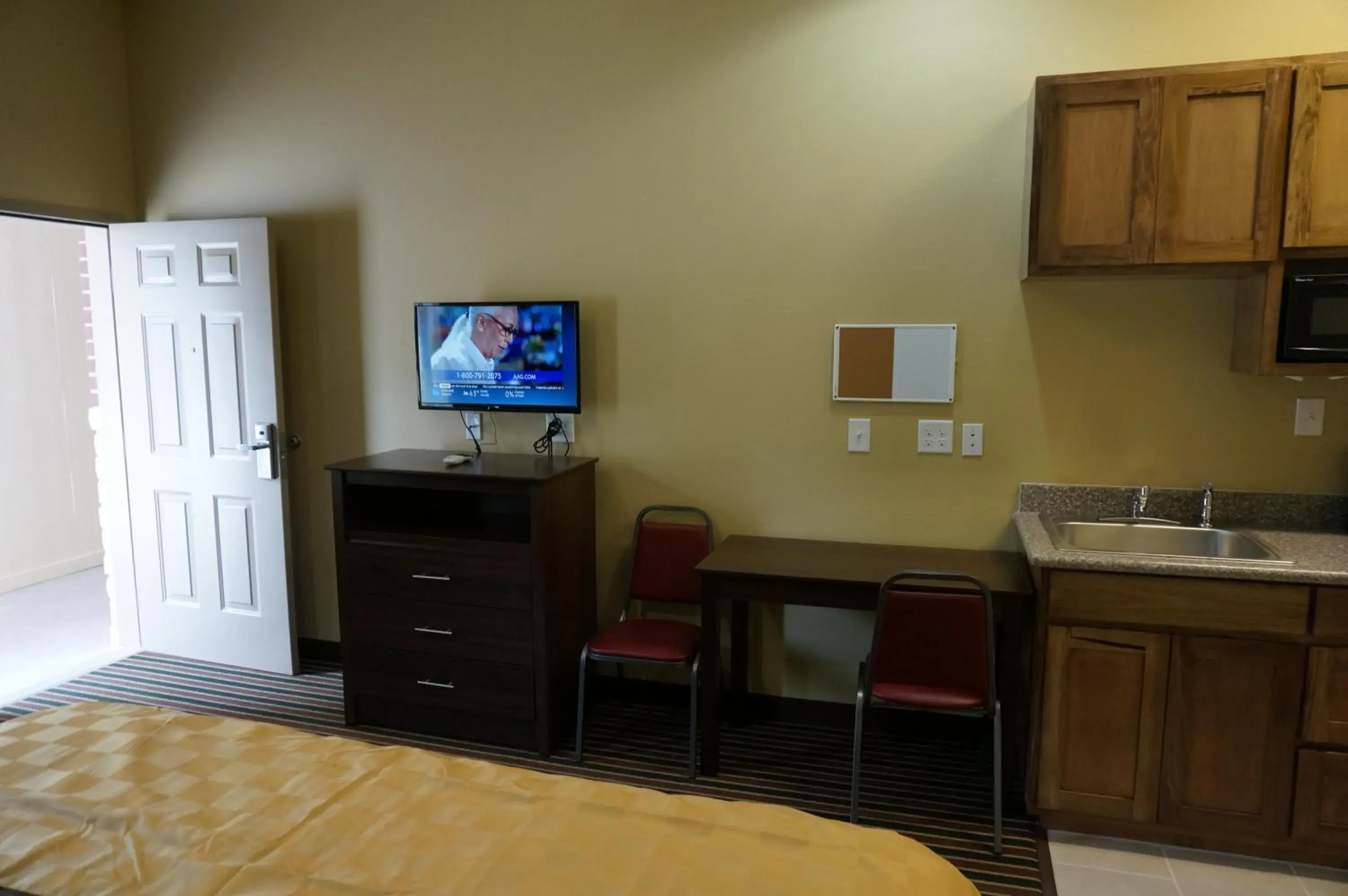 TV and multimedia, TV/Entertainment Center in The Bungalows Hotel & Event Center at Lakeline Austin / Cedar Park