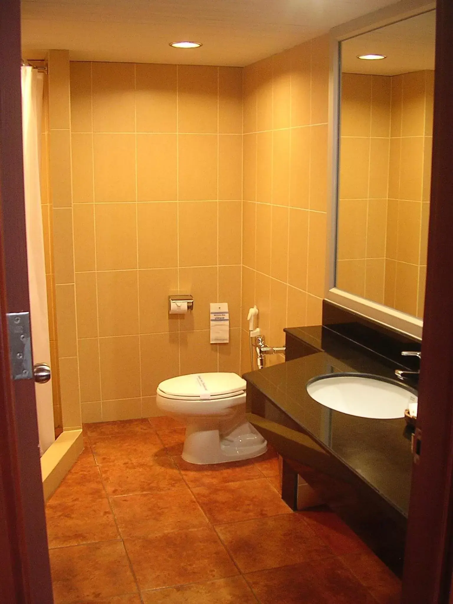 Bathroom in Hatyai Golden Crown Hotel