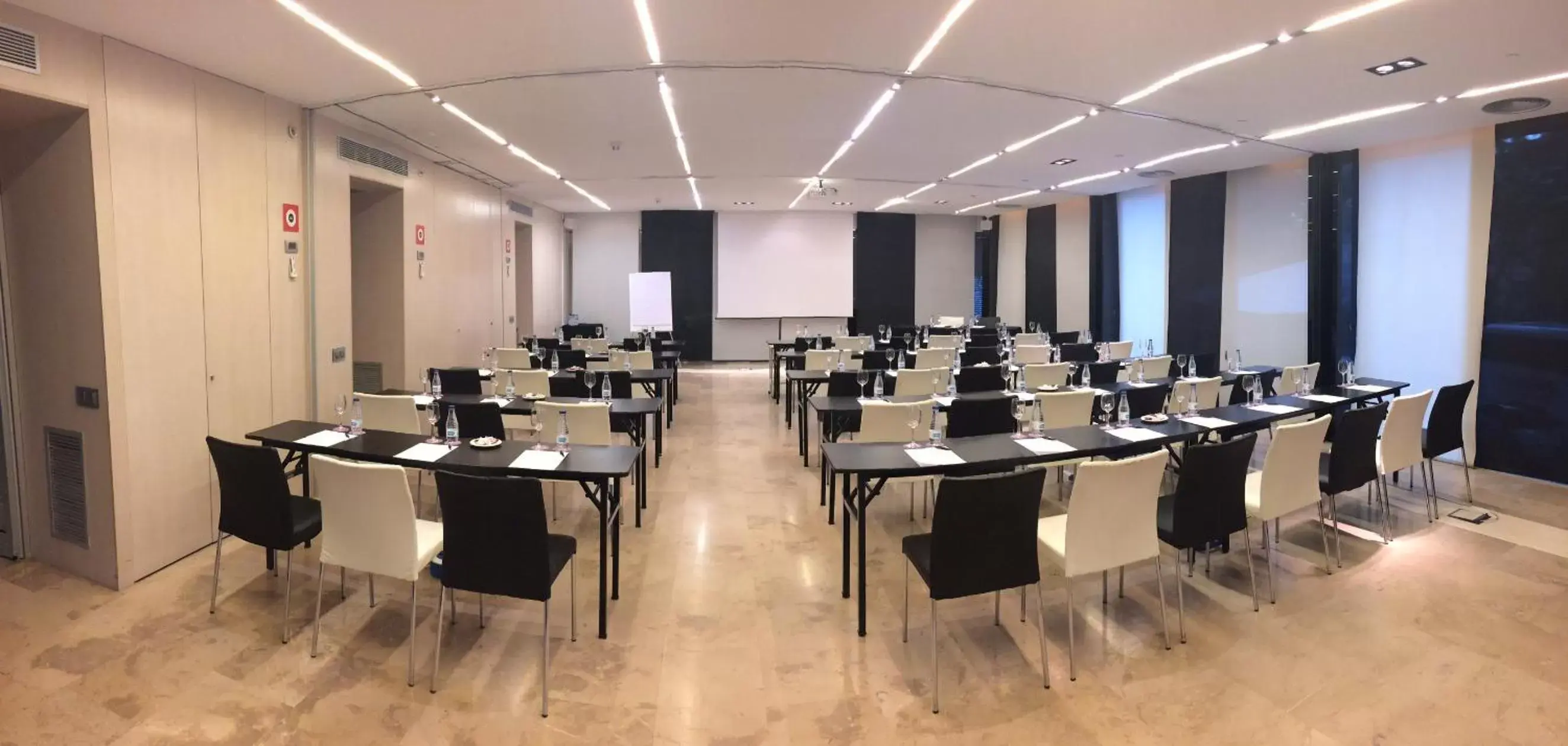 Meeting/conference room in Madrid - Retiro, an IHG Hotel