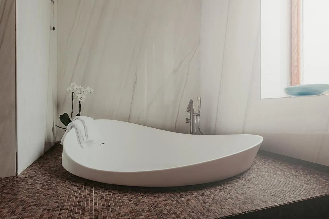 Bacã Suites, Restaurant & Bar