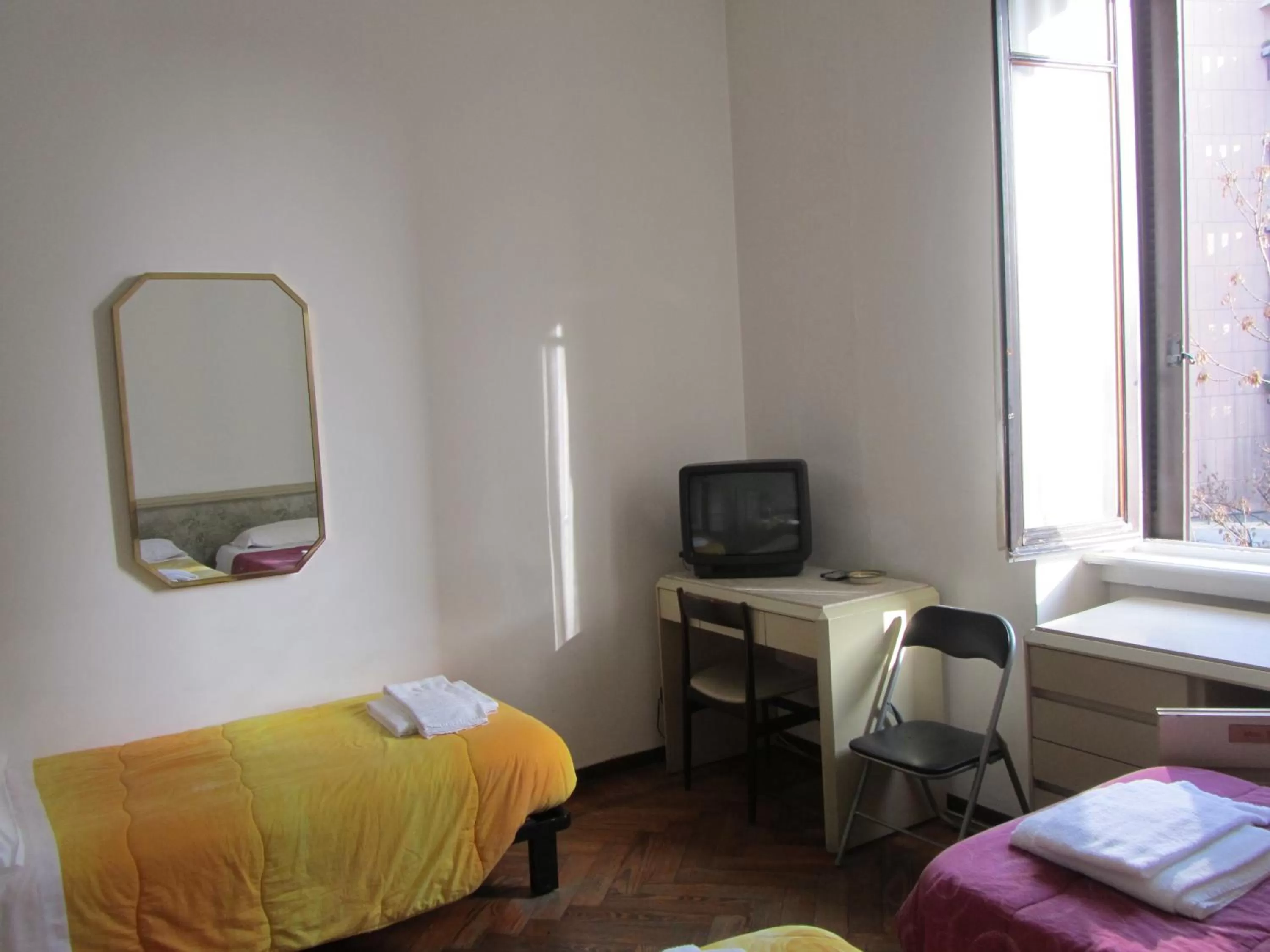 TV and multimedia, Bed in Hotel Gambara