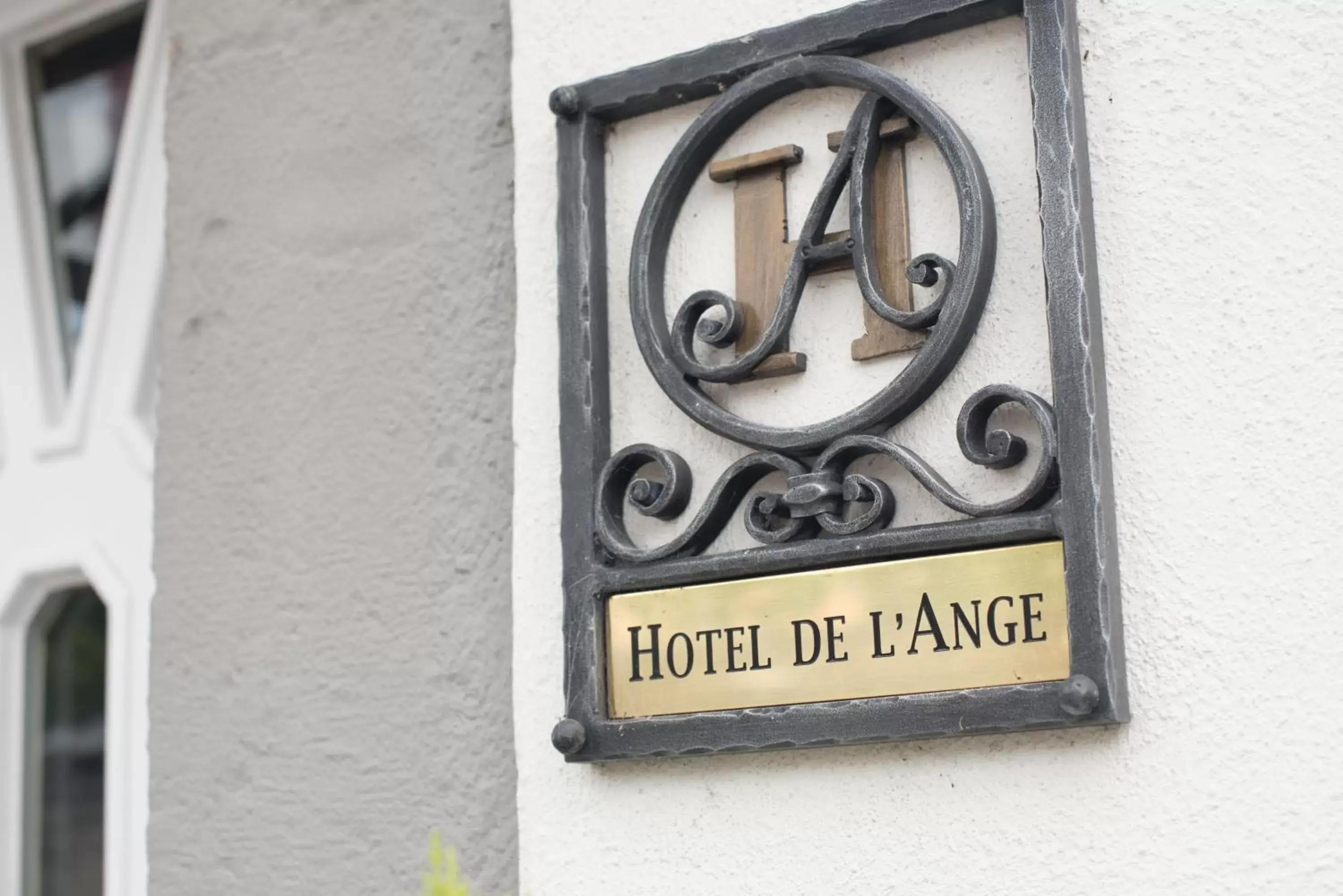Property building, Property Logo/Sign in Hôtel de l'Ange