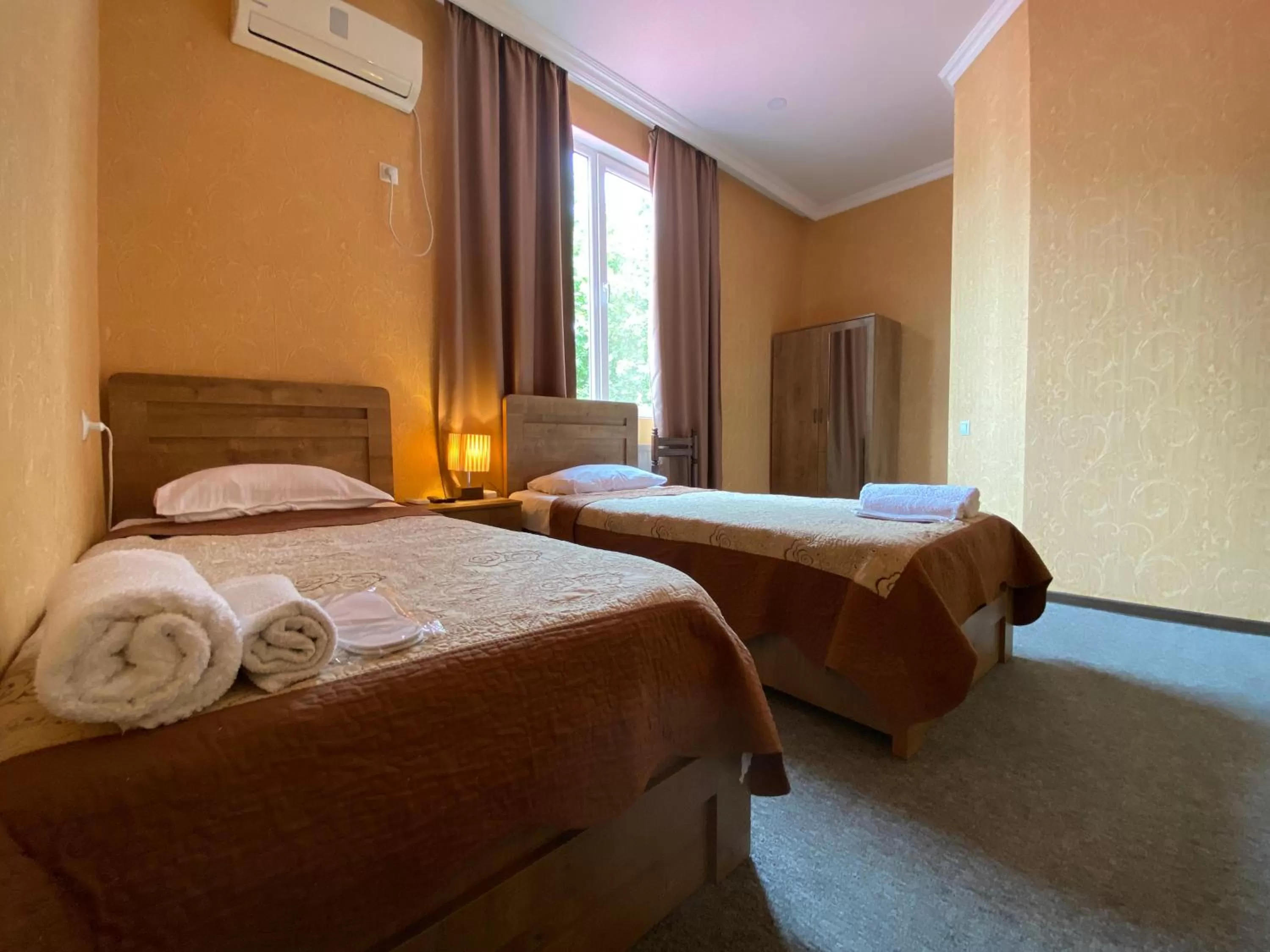 Bed in Hotel Shalimar