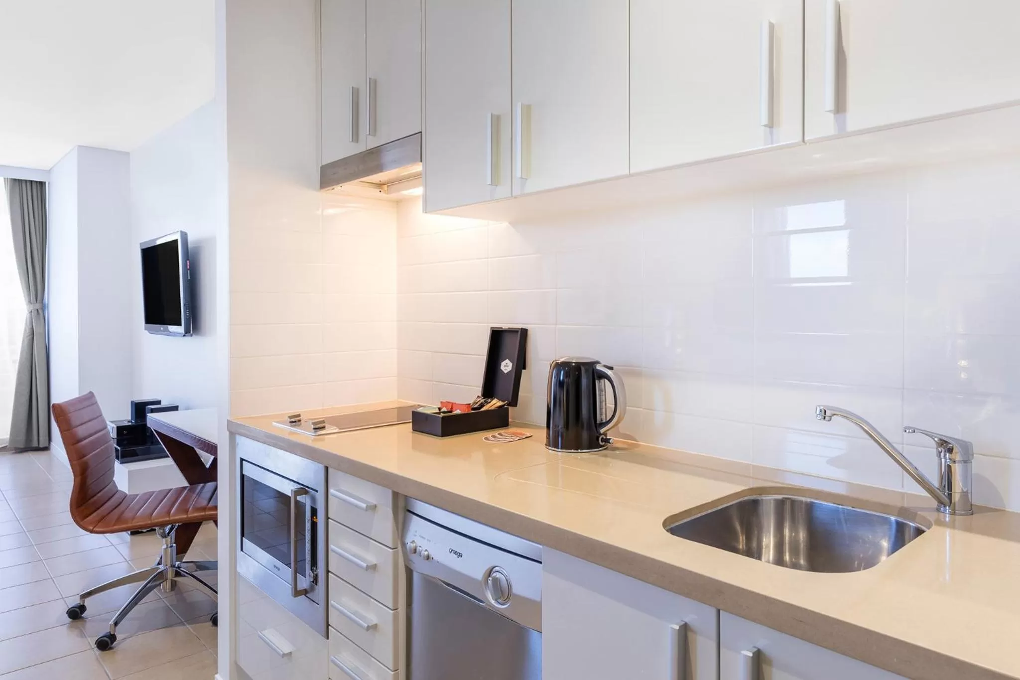 Kitchen or kitchenette in Meriton Suites Broadbeach