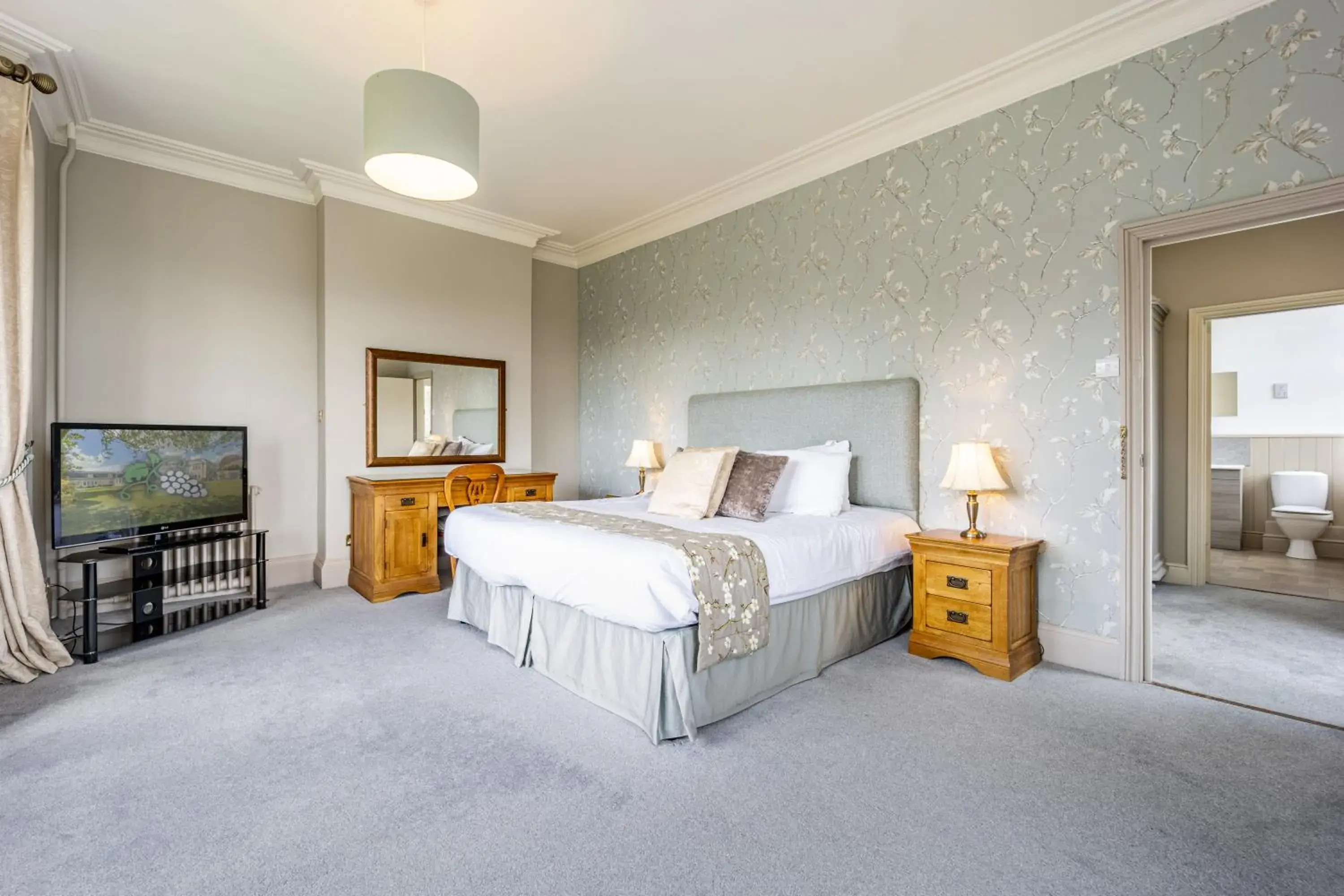 Bedroom, Bed in Best Western Leigh Park Hotel