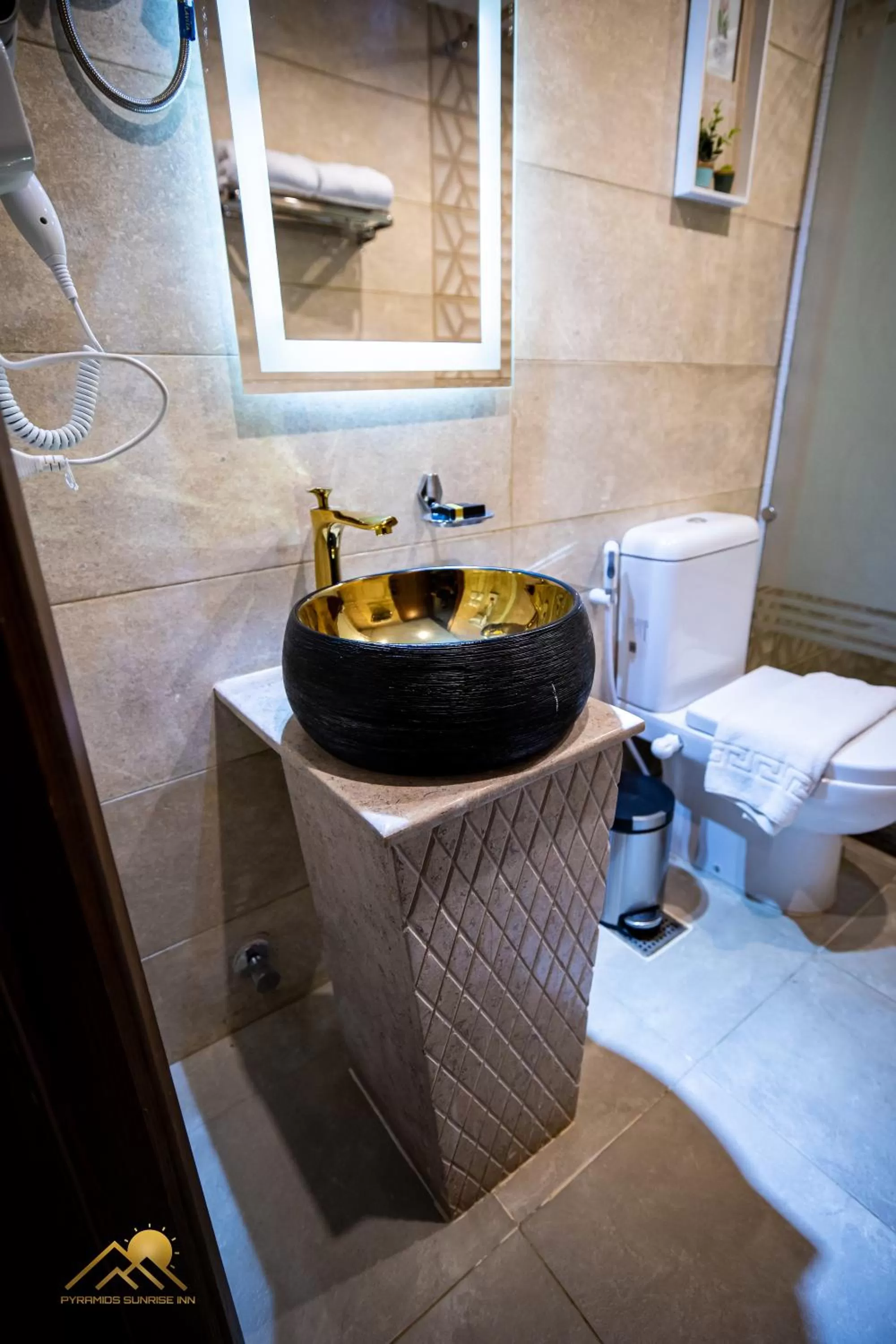 Toilet in Pyramids sunrise inn