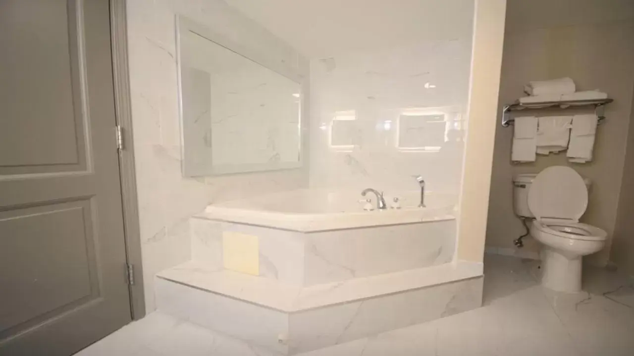 Bathroom in Holiday Inn Hazlet, an IHG Hotel