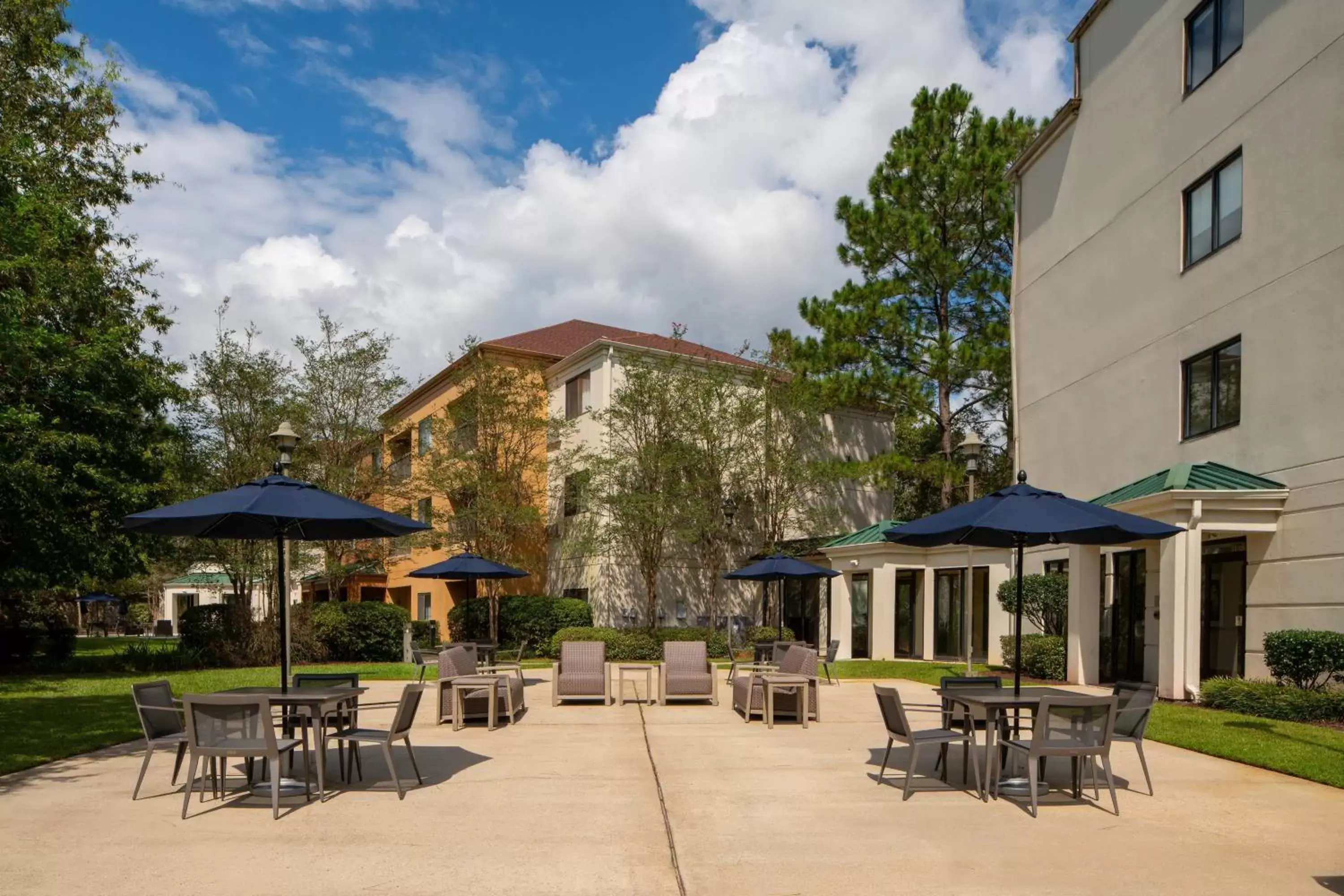 Spa and wellness centre/facilities, Restaurant/Places to Eat in Courtyard by Marriott Covington / Mandeville