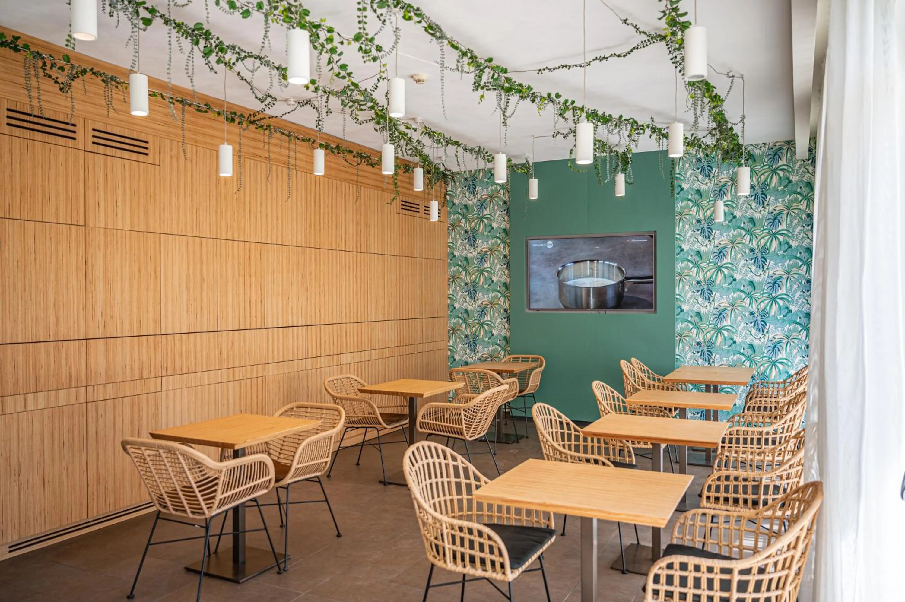 Communal lounge/ TV room in Il Piccolo Giardino GH ***Superior