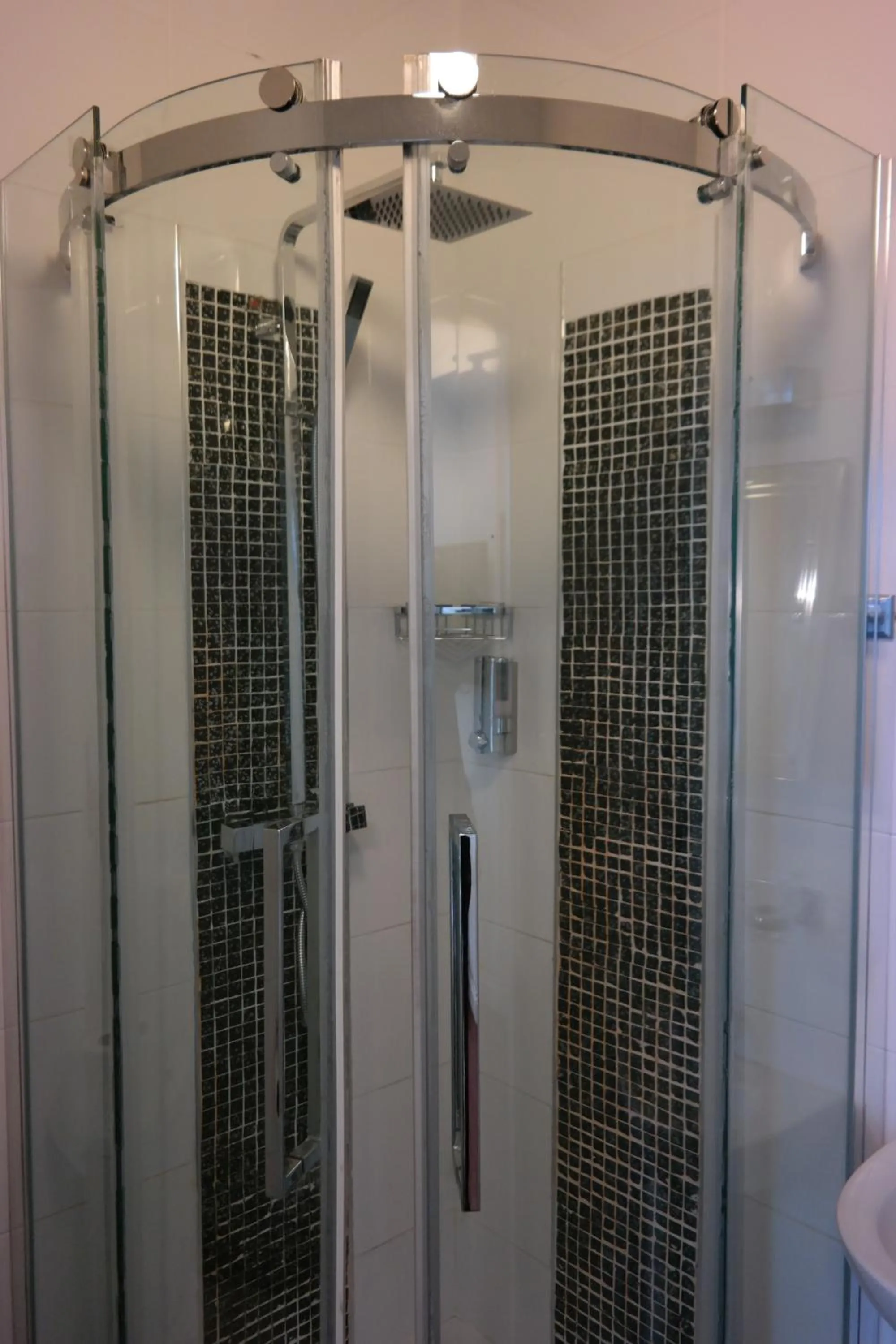 Shower in Acorn Guest House