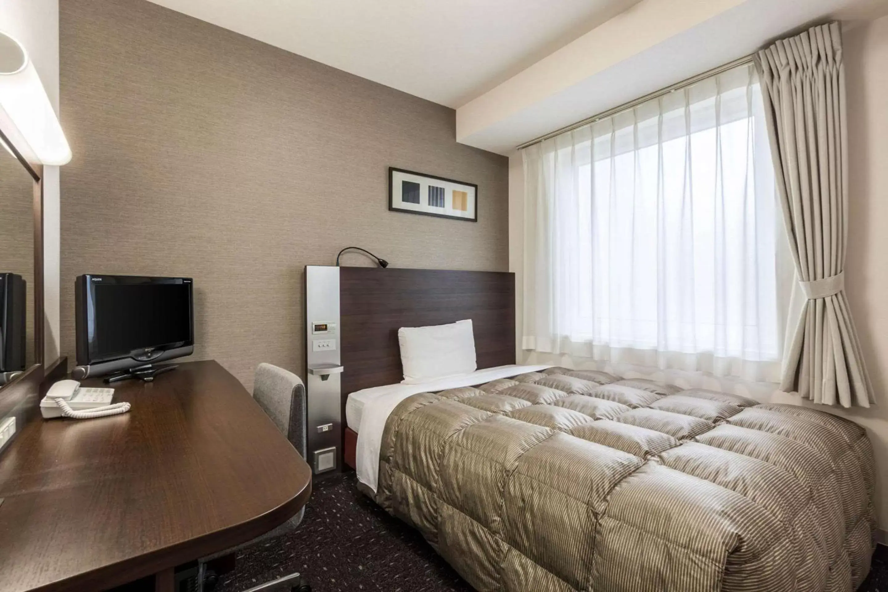 Photo of the whole room, Bed in Comfort Hotel Kariya