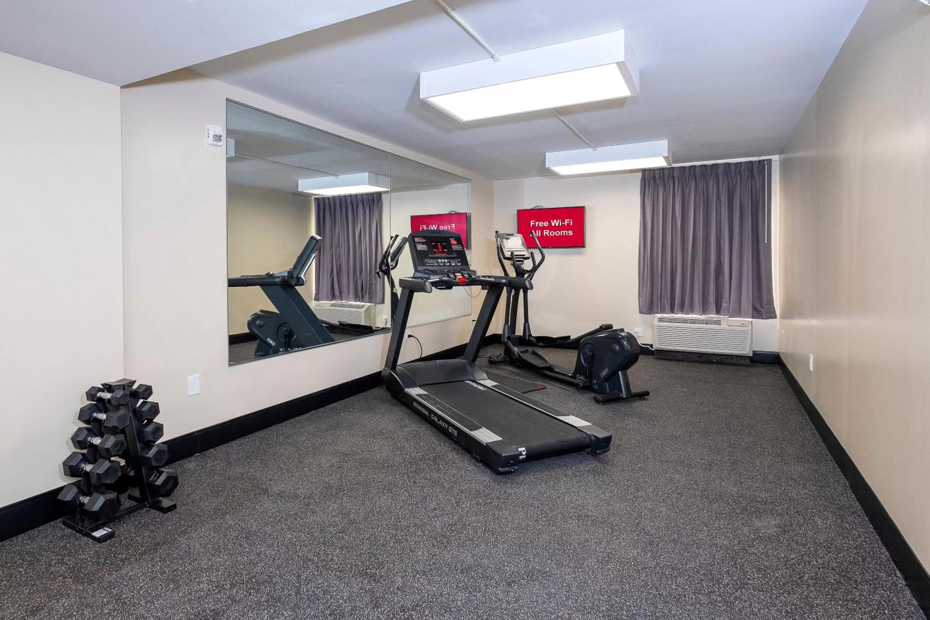 Fitness centre/facilities in Red Roof Inn PLUS+ Tuscaloosa - University