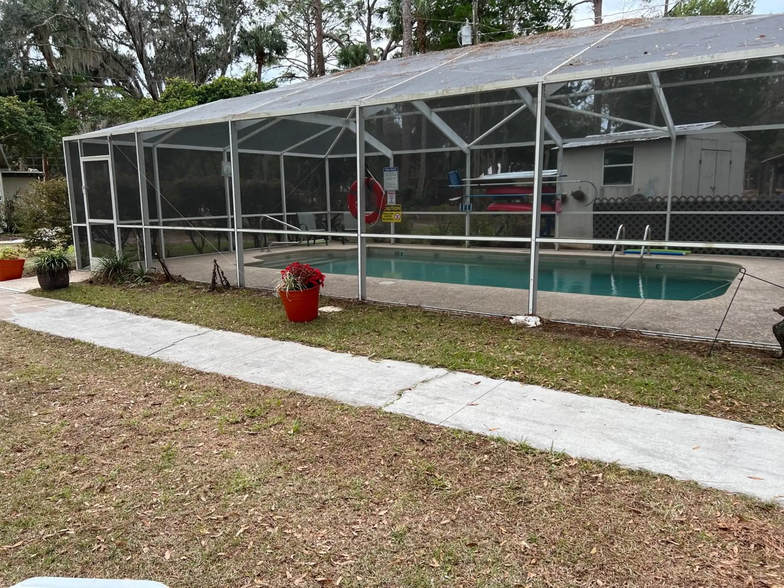Swimming pool in Nature Coast Inn & Cottages