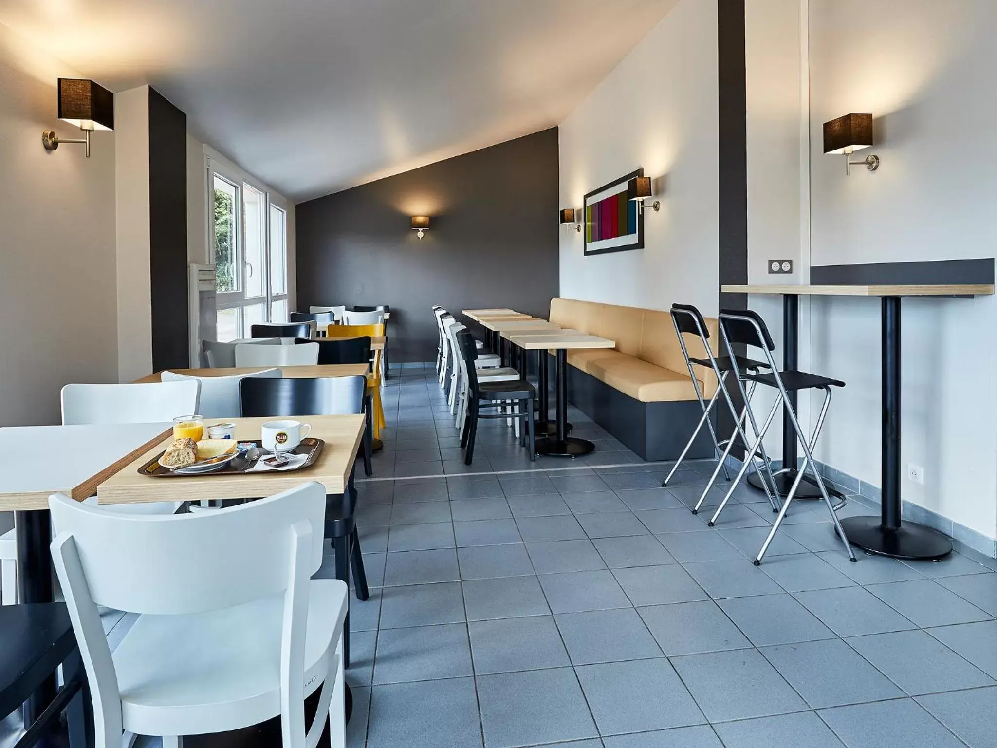 Restaurant/Places to Eat in B&B HOTEL Honfleur