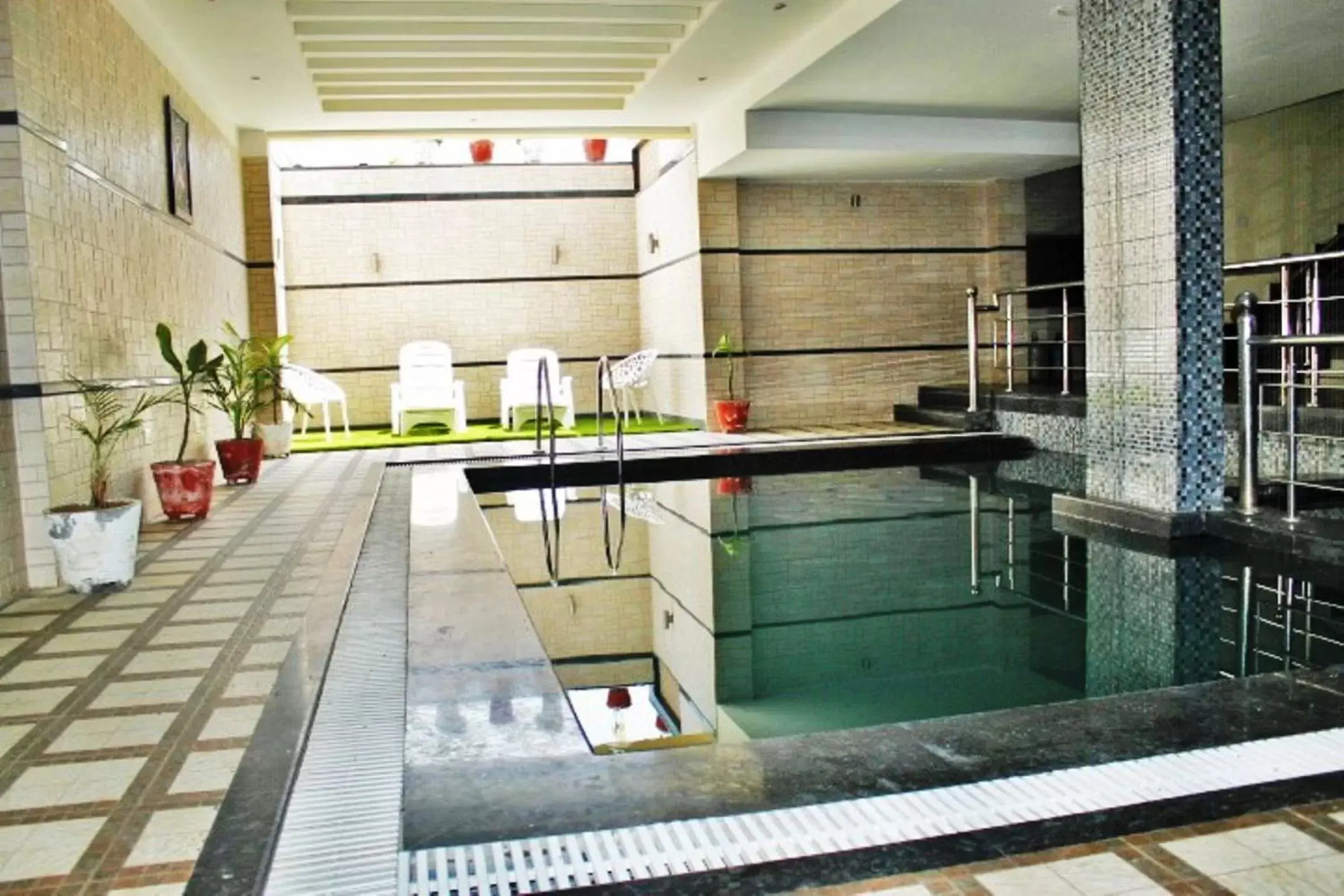 Pool view, Swimming Pool in Hotel Taj Villa- Agra