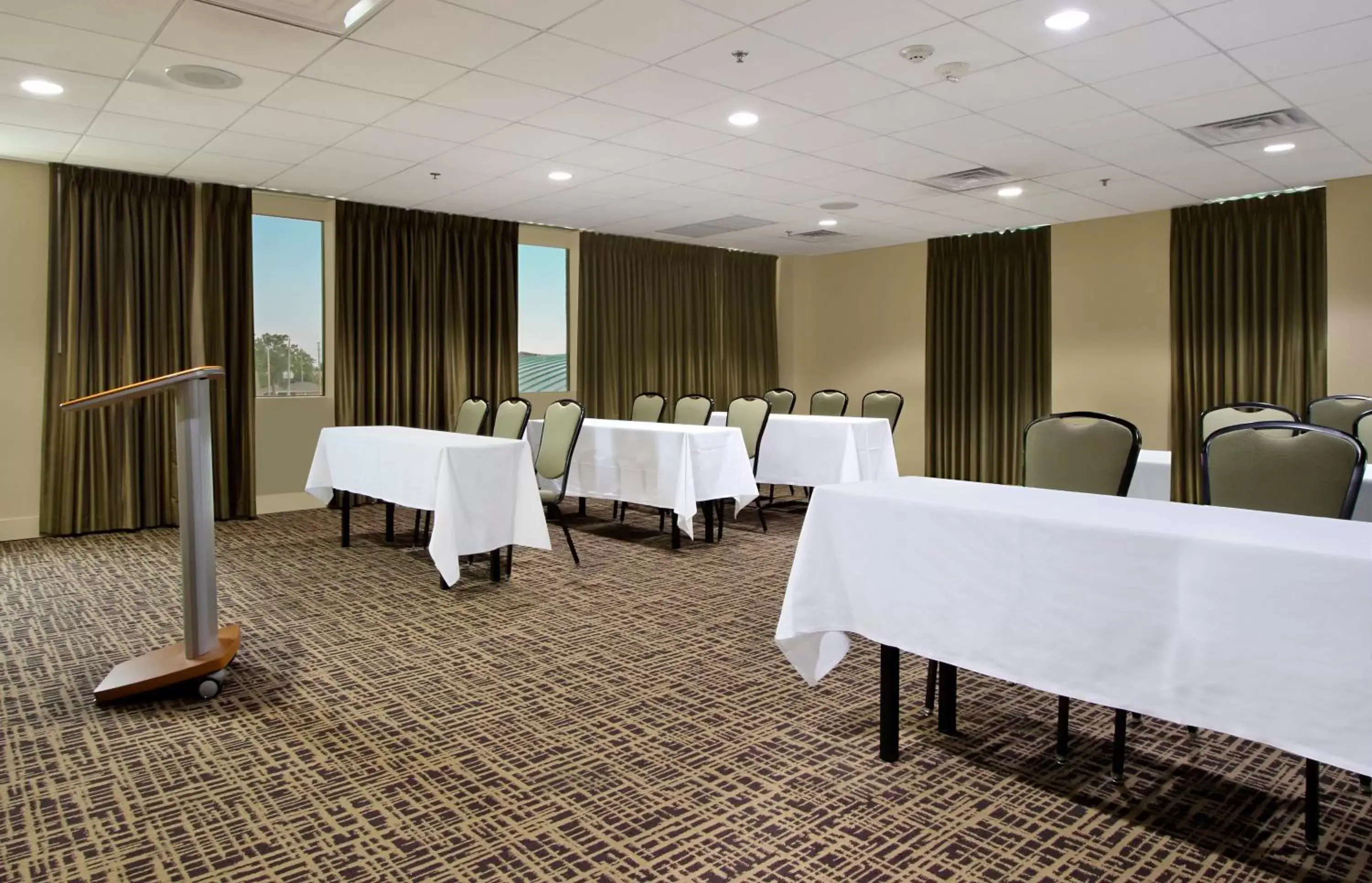 Meeting/conference room in Holiday Inn Metairie New Orleans, an IHG Hotel