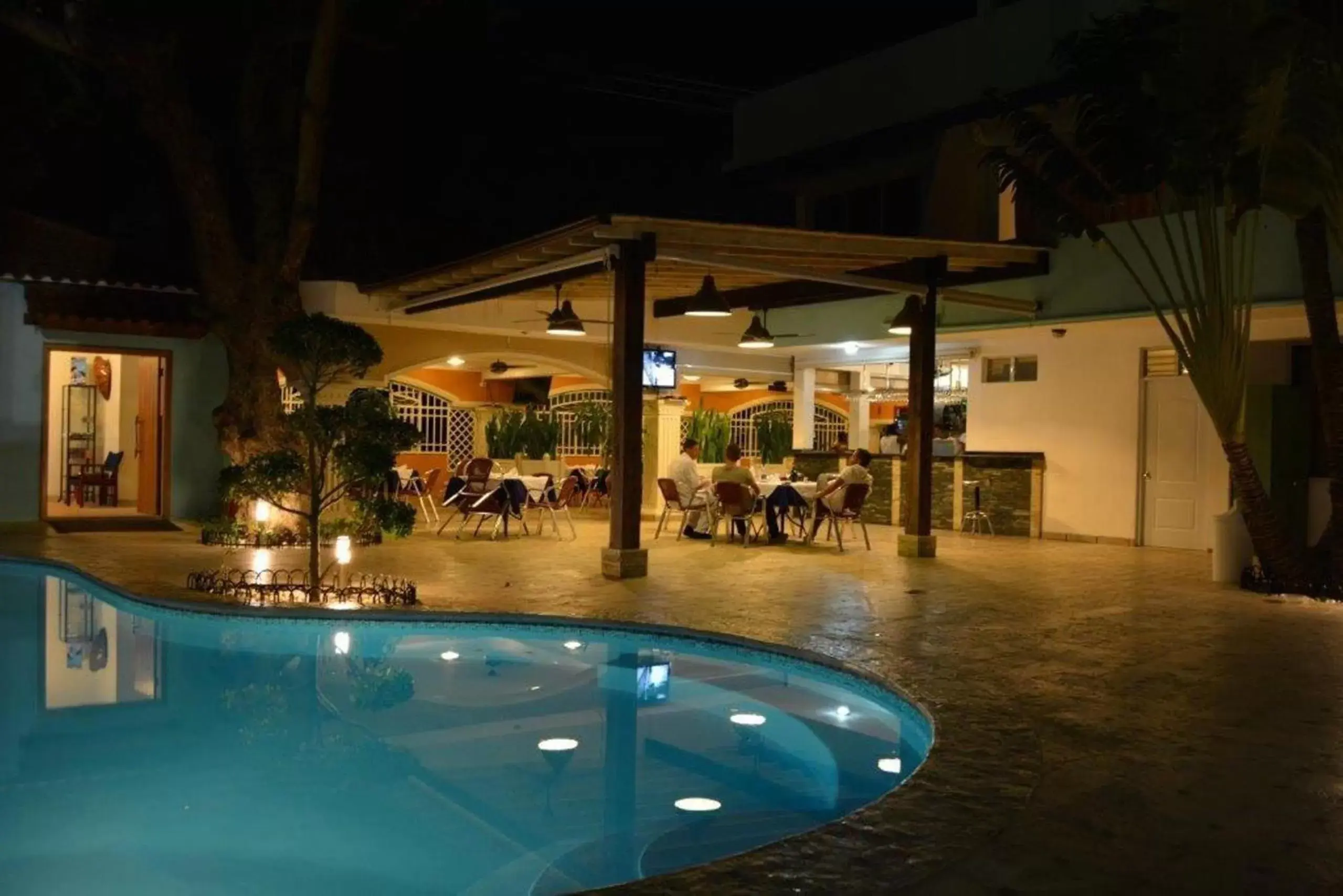 Night, Swimming Pool in New Garden Hotel