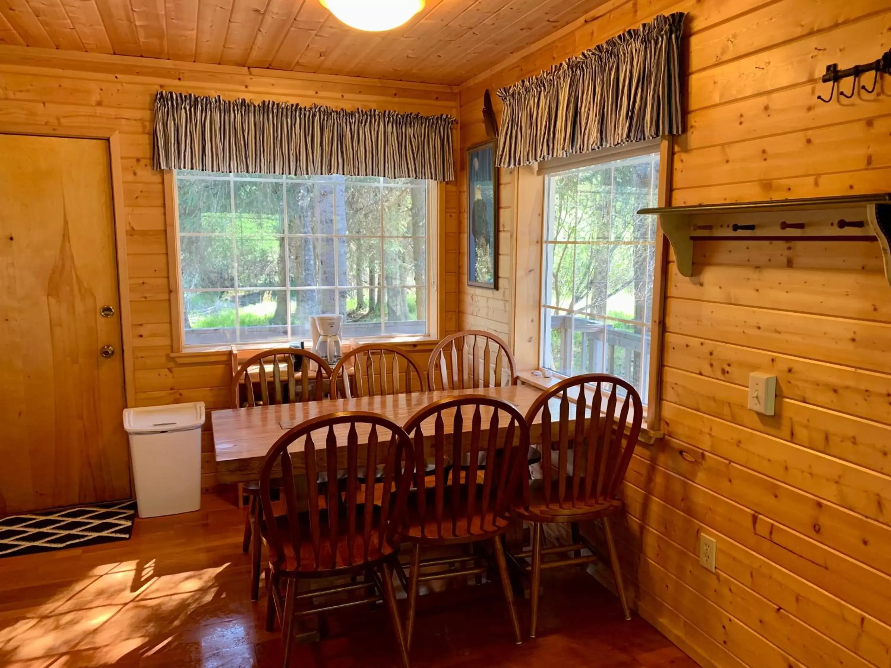 Dining Area in Clam Gulch Lodge