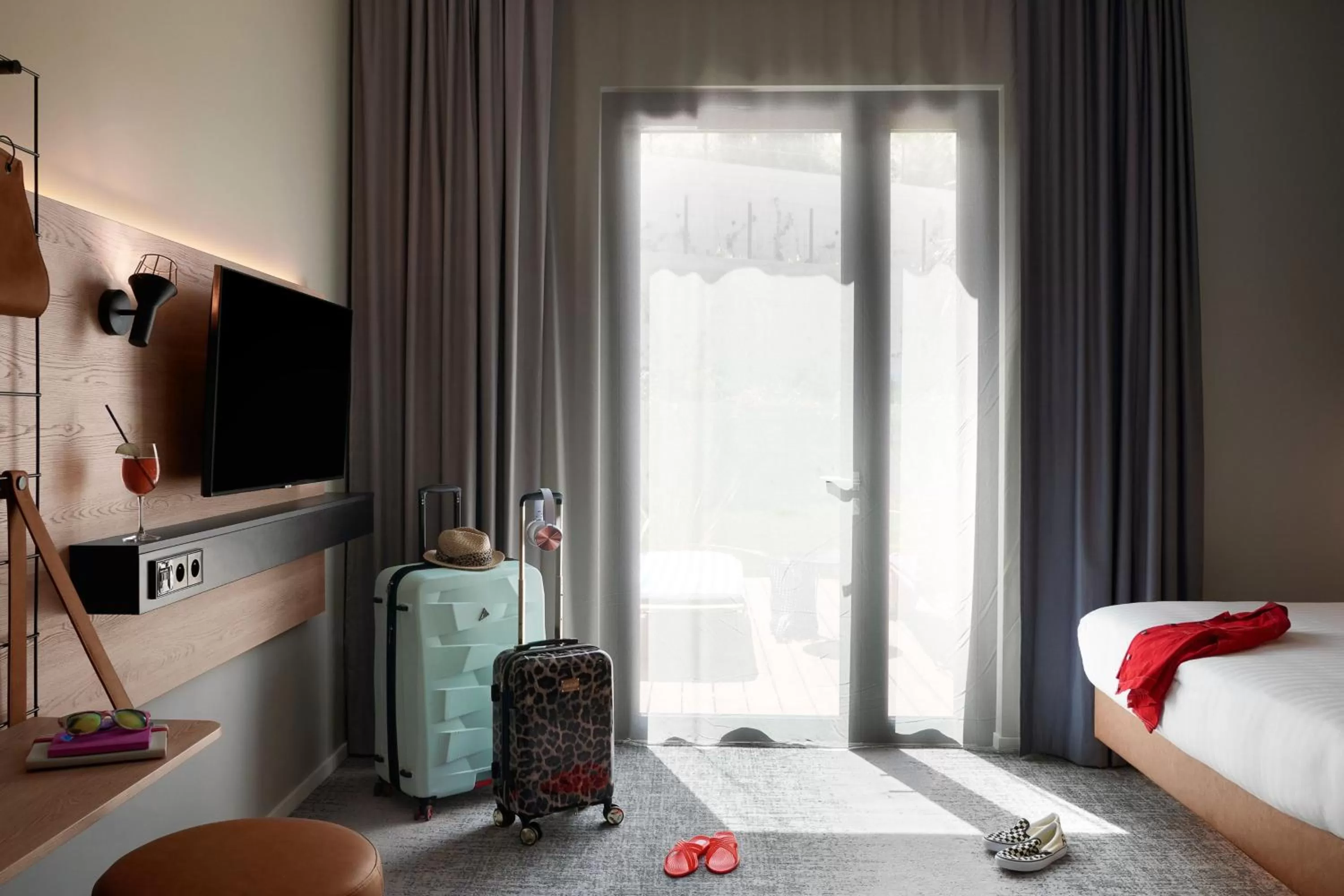 Photo of the whole room, Bed in Moxy Sophia Antipolis