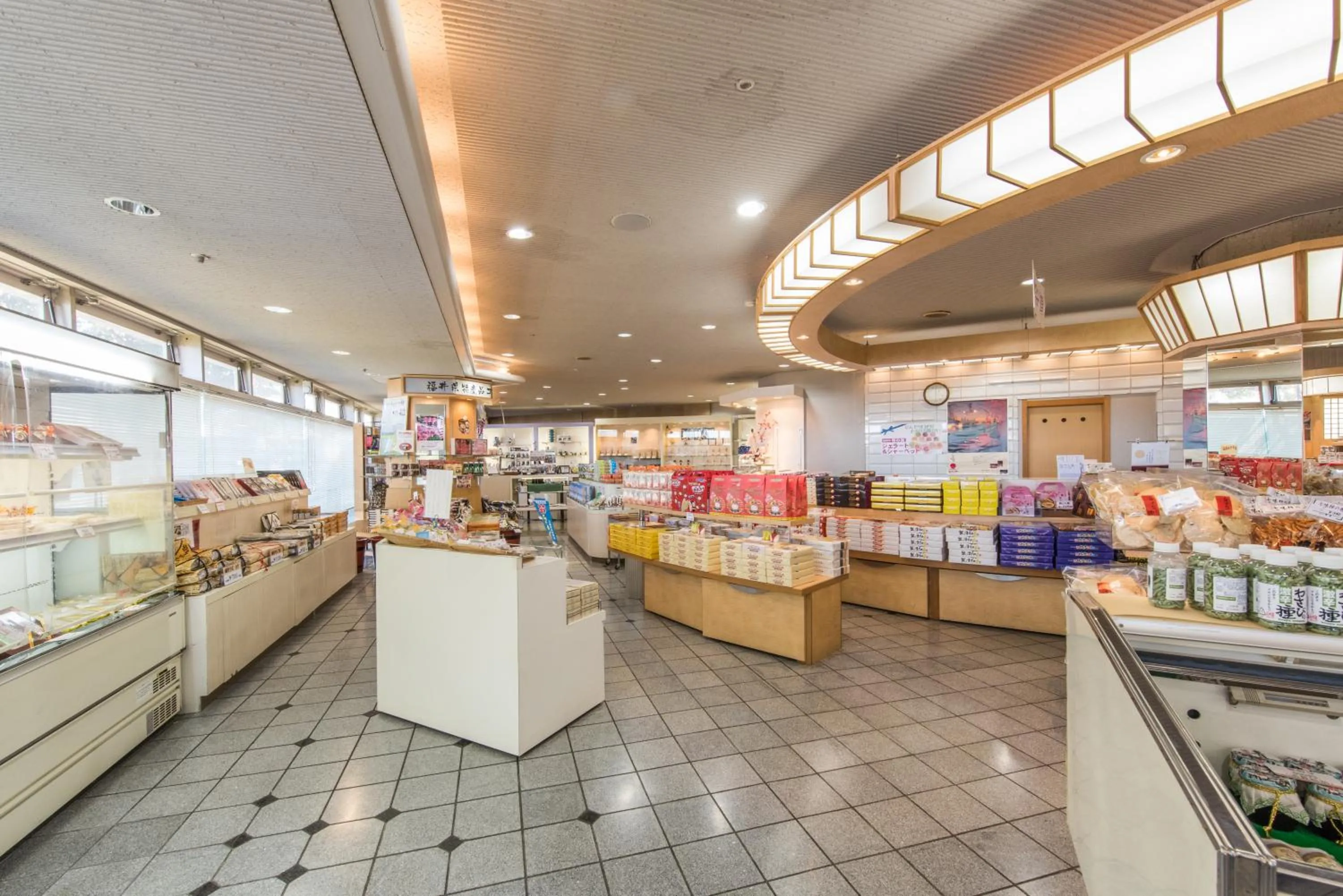 On-site shops in Grandia Housen