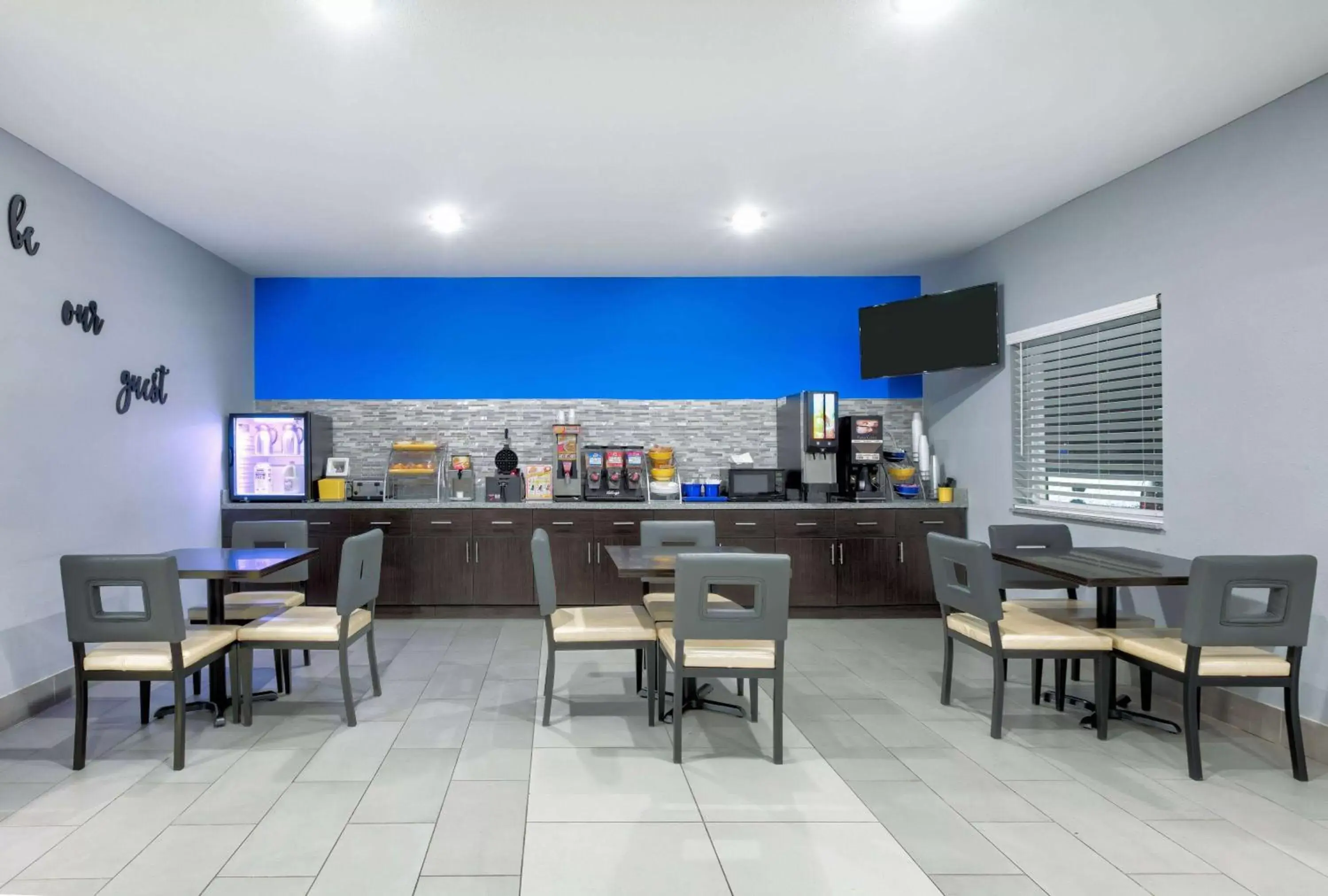 Coffee/tea facilities, Restaurant/Places to Eat in Days Inn by Wyndham Zachary LA