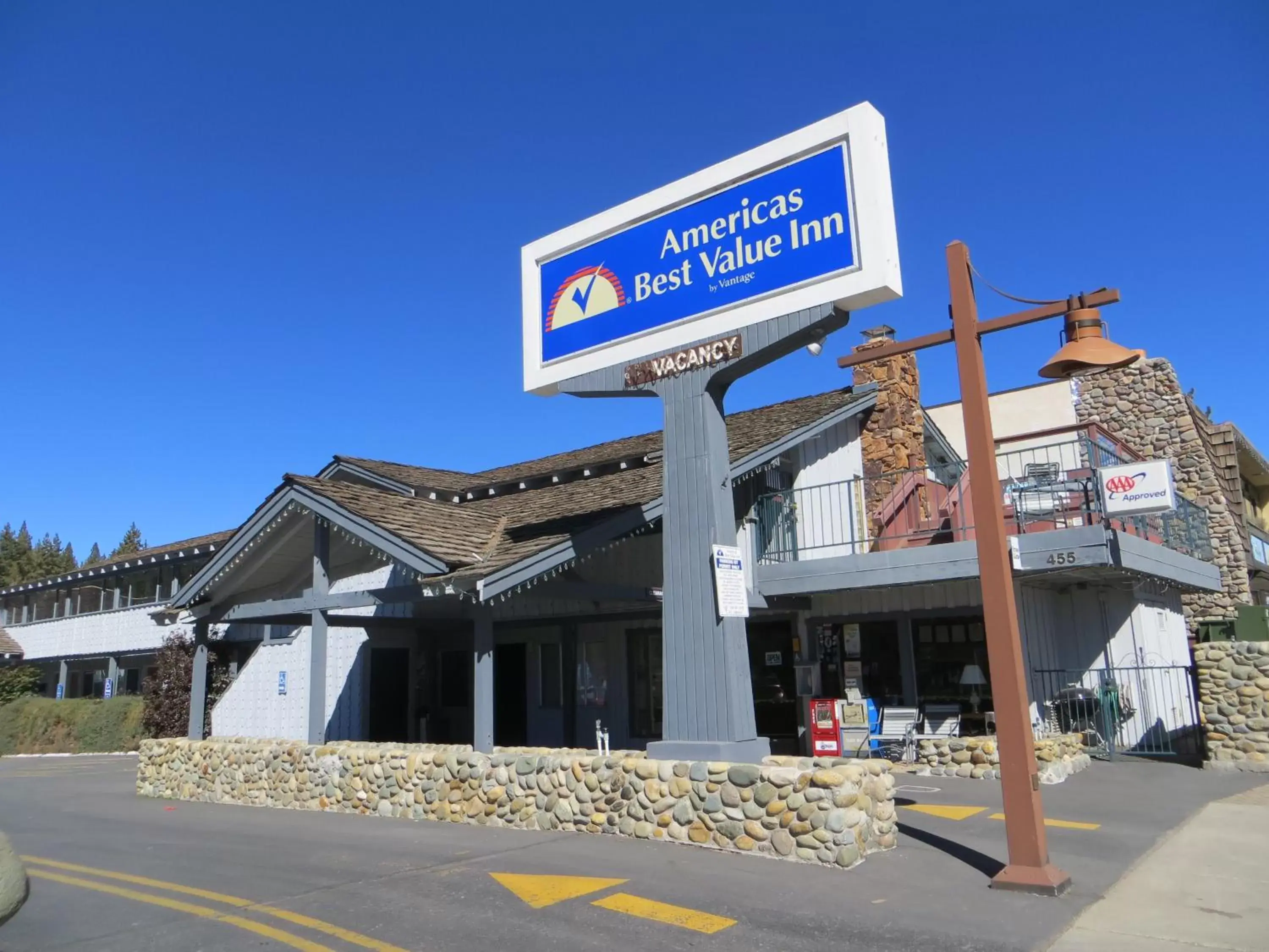 Facade/entrance, Property Building in Americas Best Value Inn Tahoe City