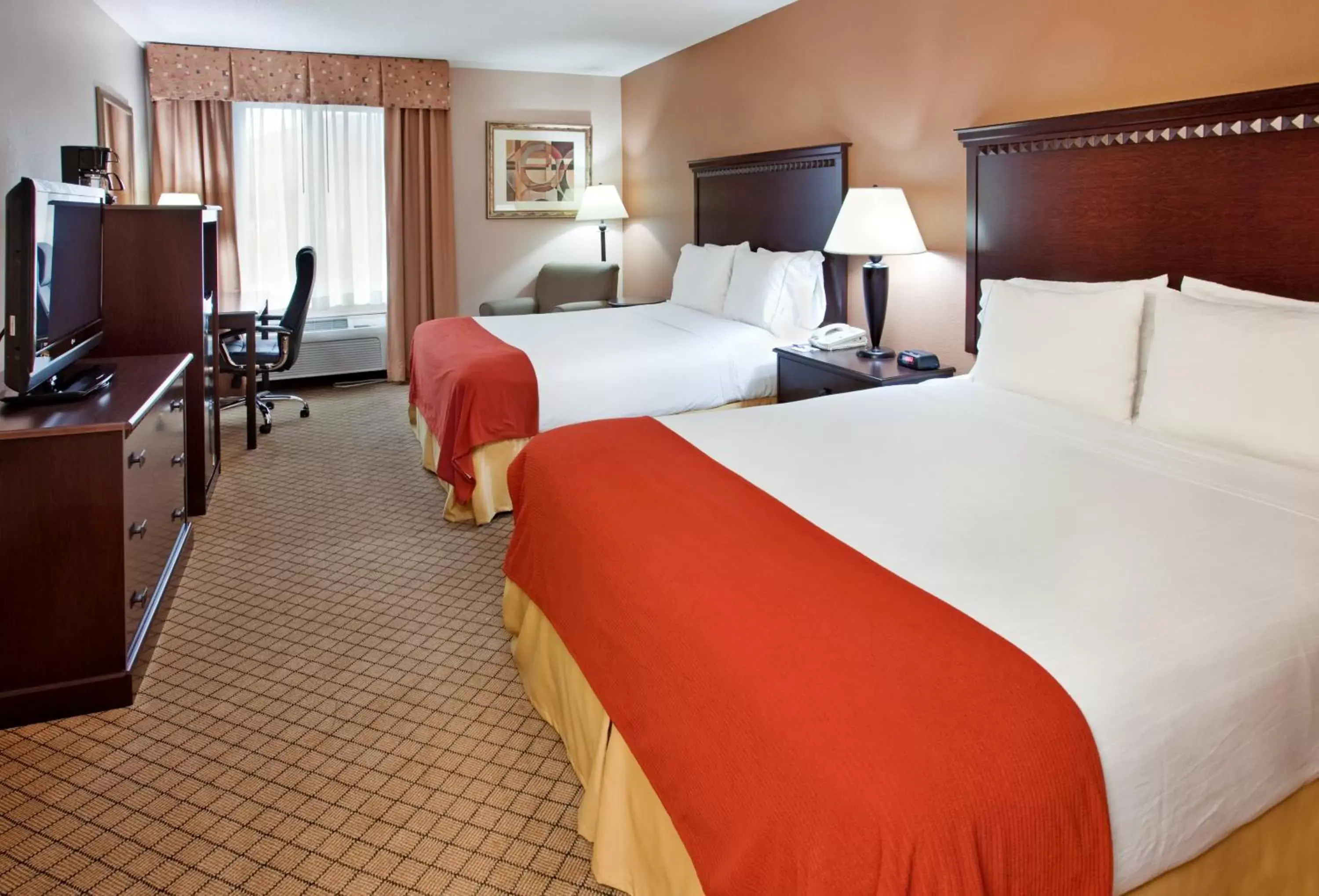 Photo of the whole room, Bed in Holiday Inn Express Kansas City Liberty Missouri, an IHG Hotel