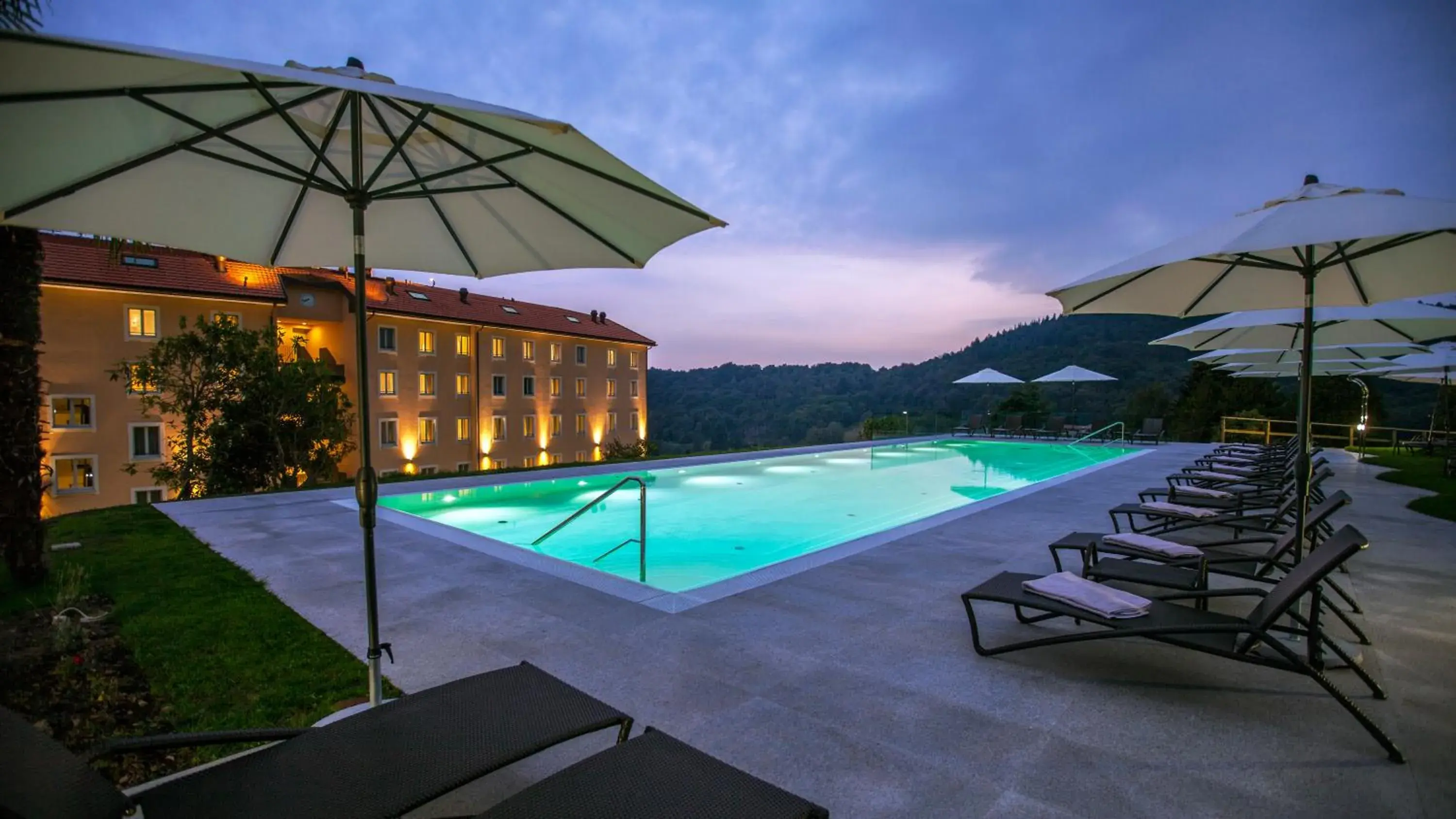 Swimming Pool in Kurhaus Cademario Hotel & DOT Spa - Ticino Hotels Group