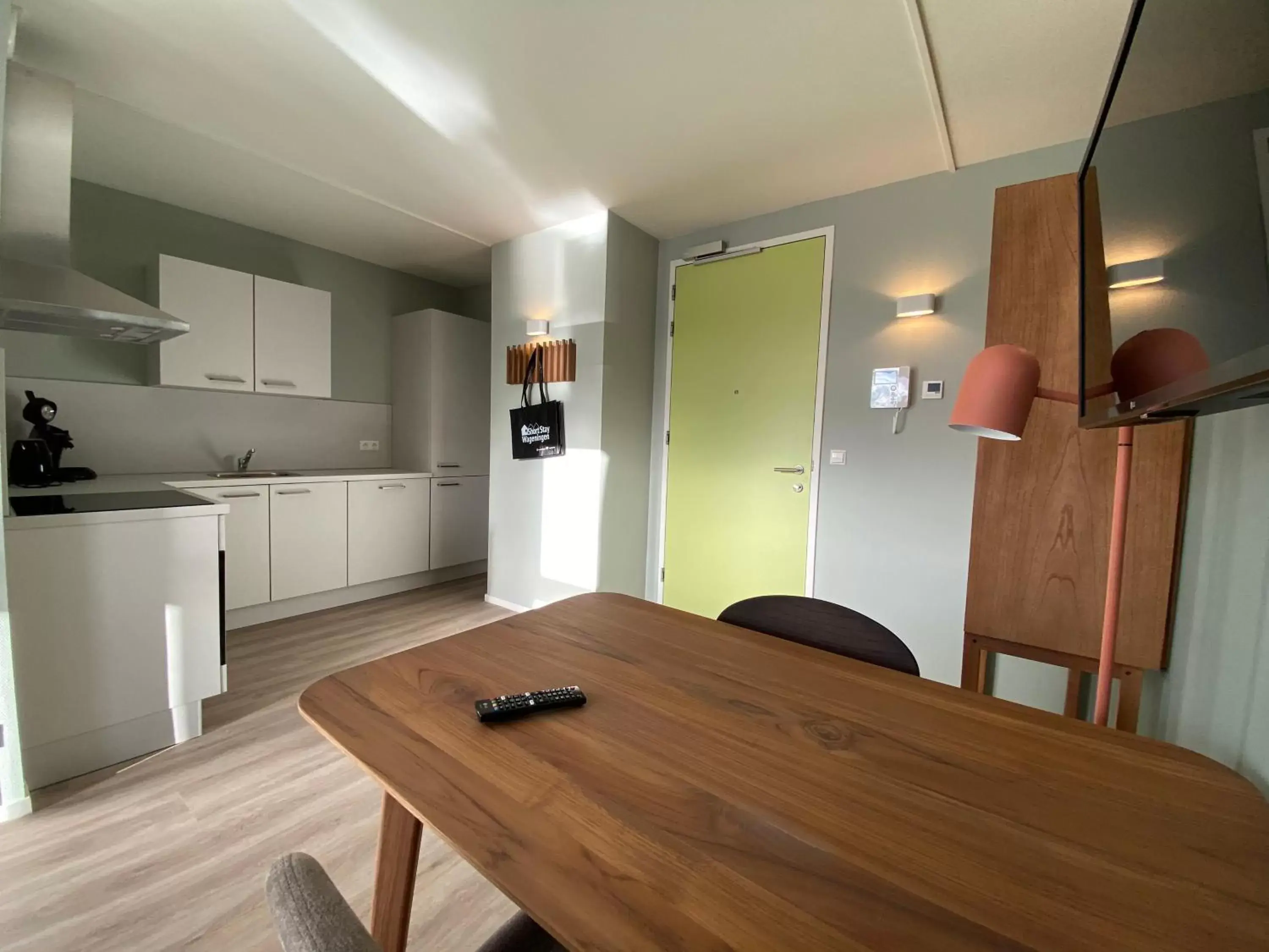 Kitchen or kitchenette, Dining Area in Short Stay Wageningen