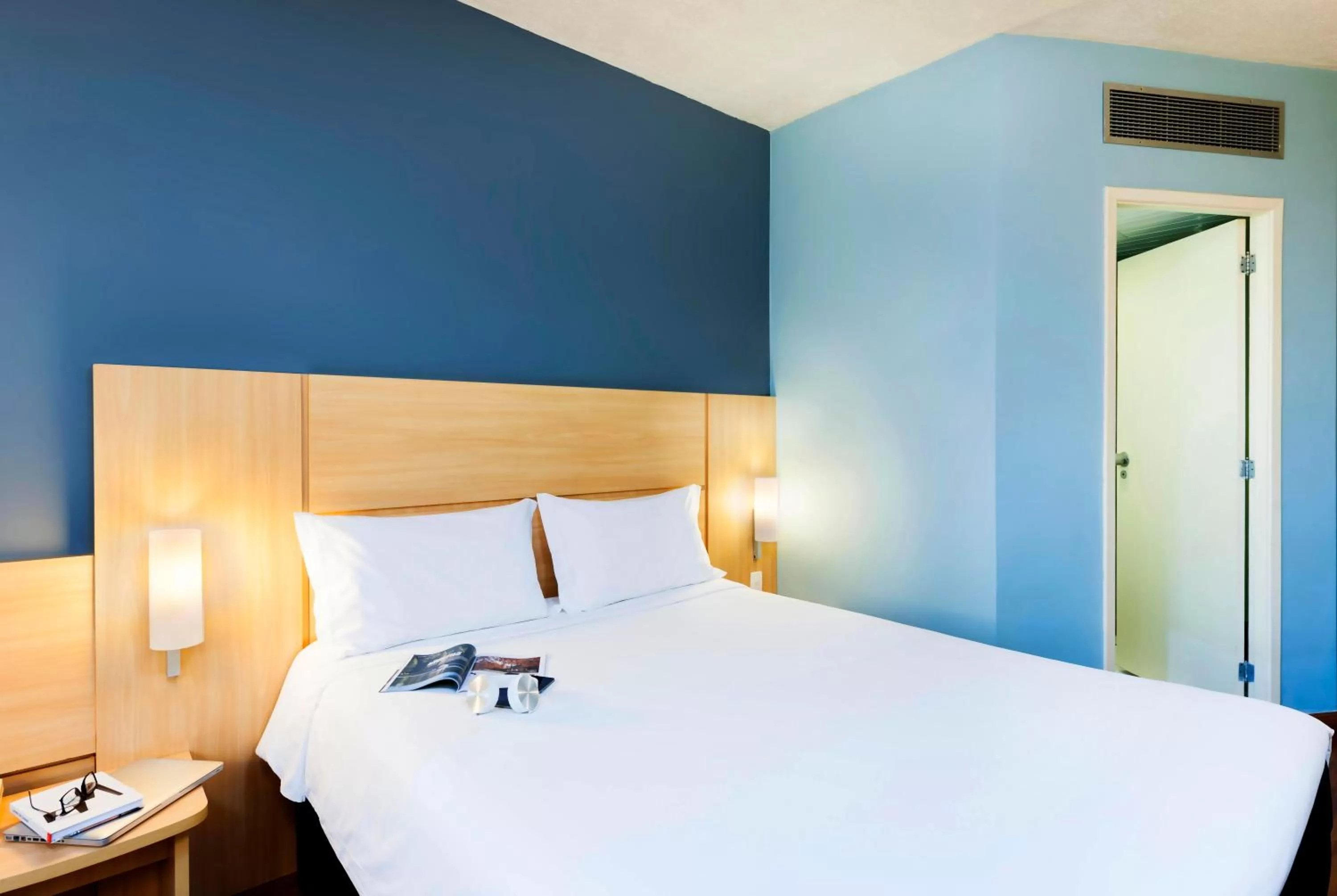 Photo of the whole room, Bed in ibis Paulinia