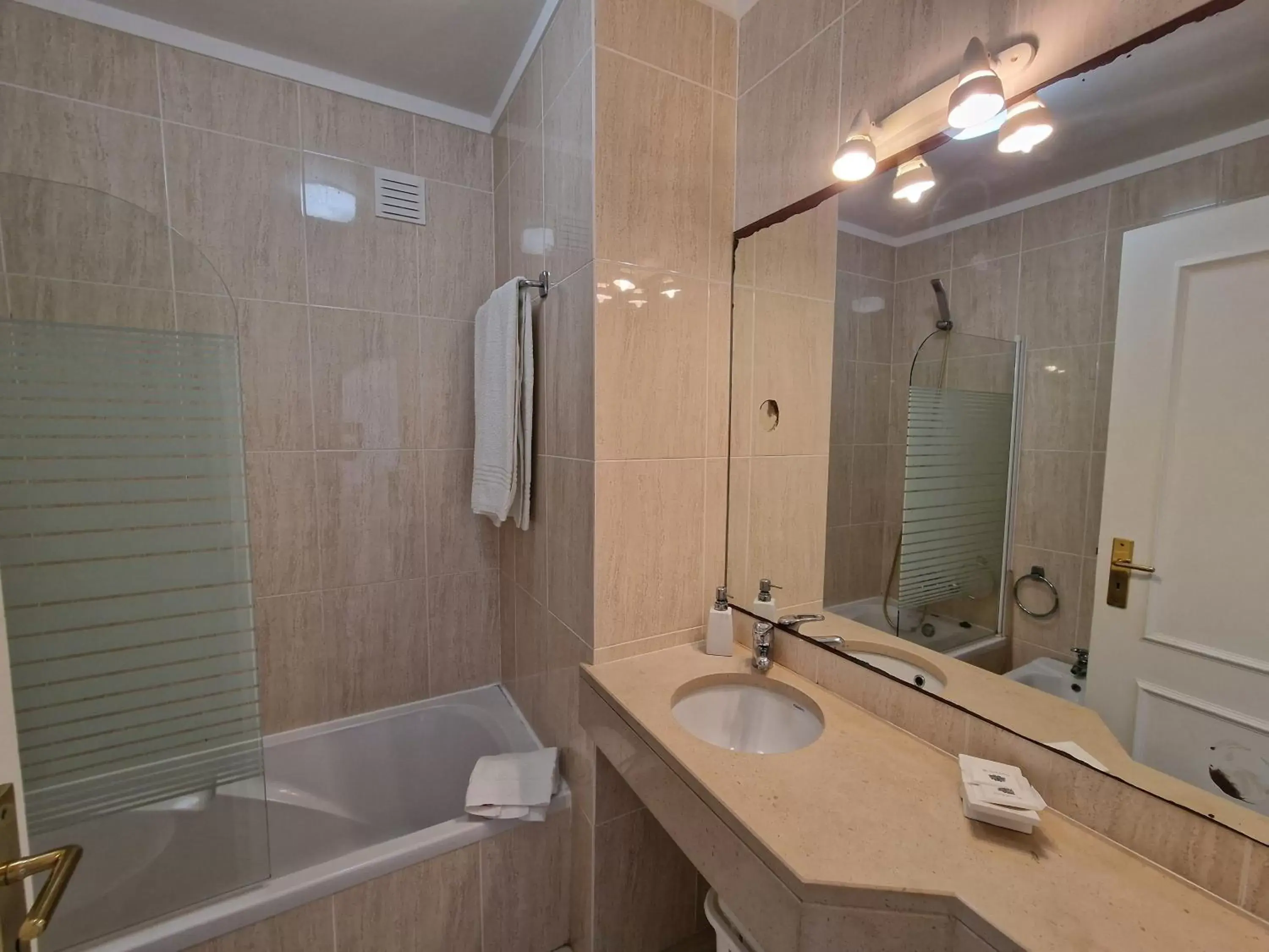 Bathroom in Apartamentos Mar-Sol Villas