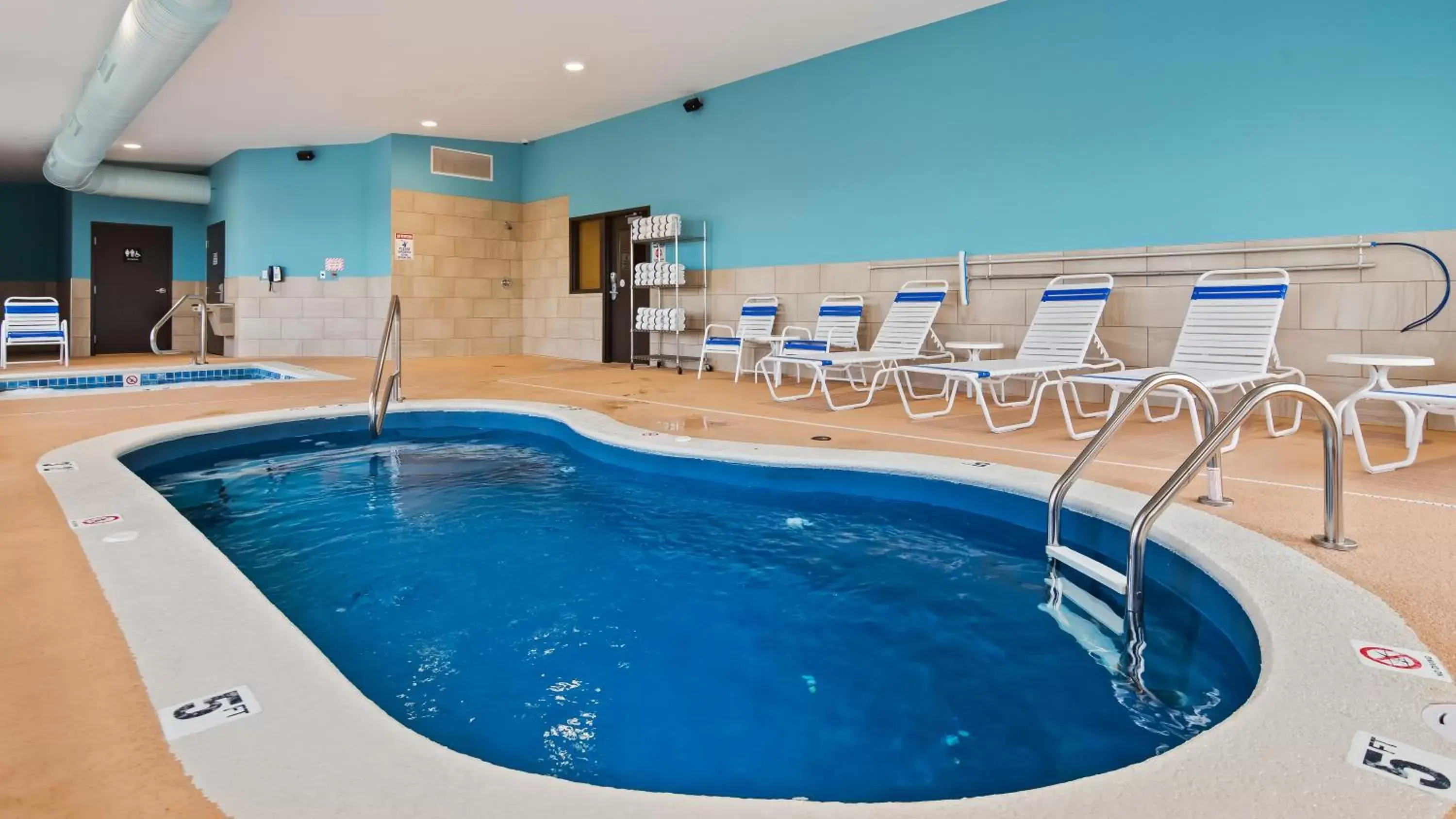 Swimming Pool in SureStay Plus Hotel by Best Western Jasper