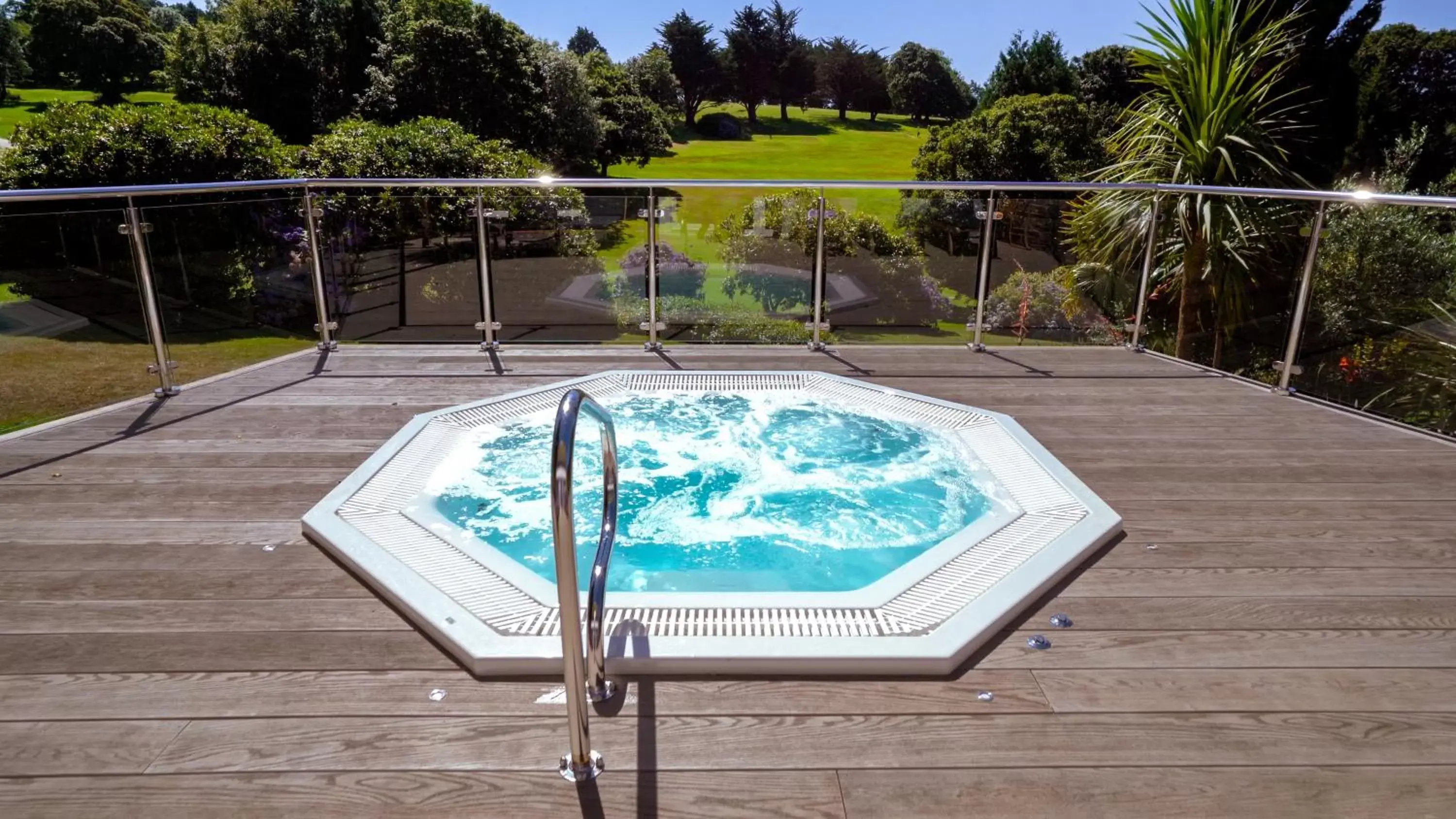 Hot Tub, Swimming Pool in Budock Vean Hotel