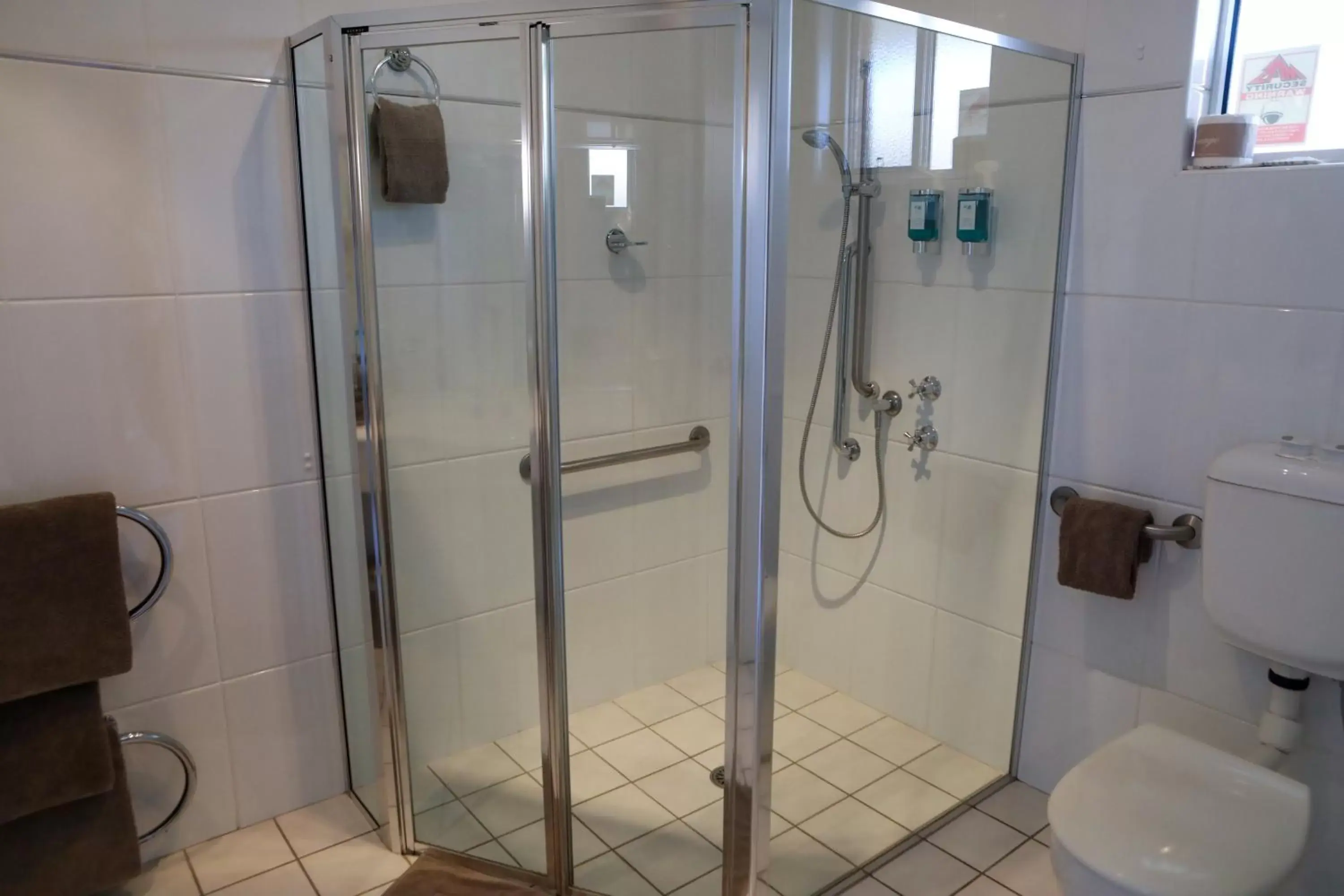 Shower, Bathroom in Akuna Motor Inn and Apartments