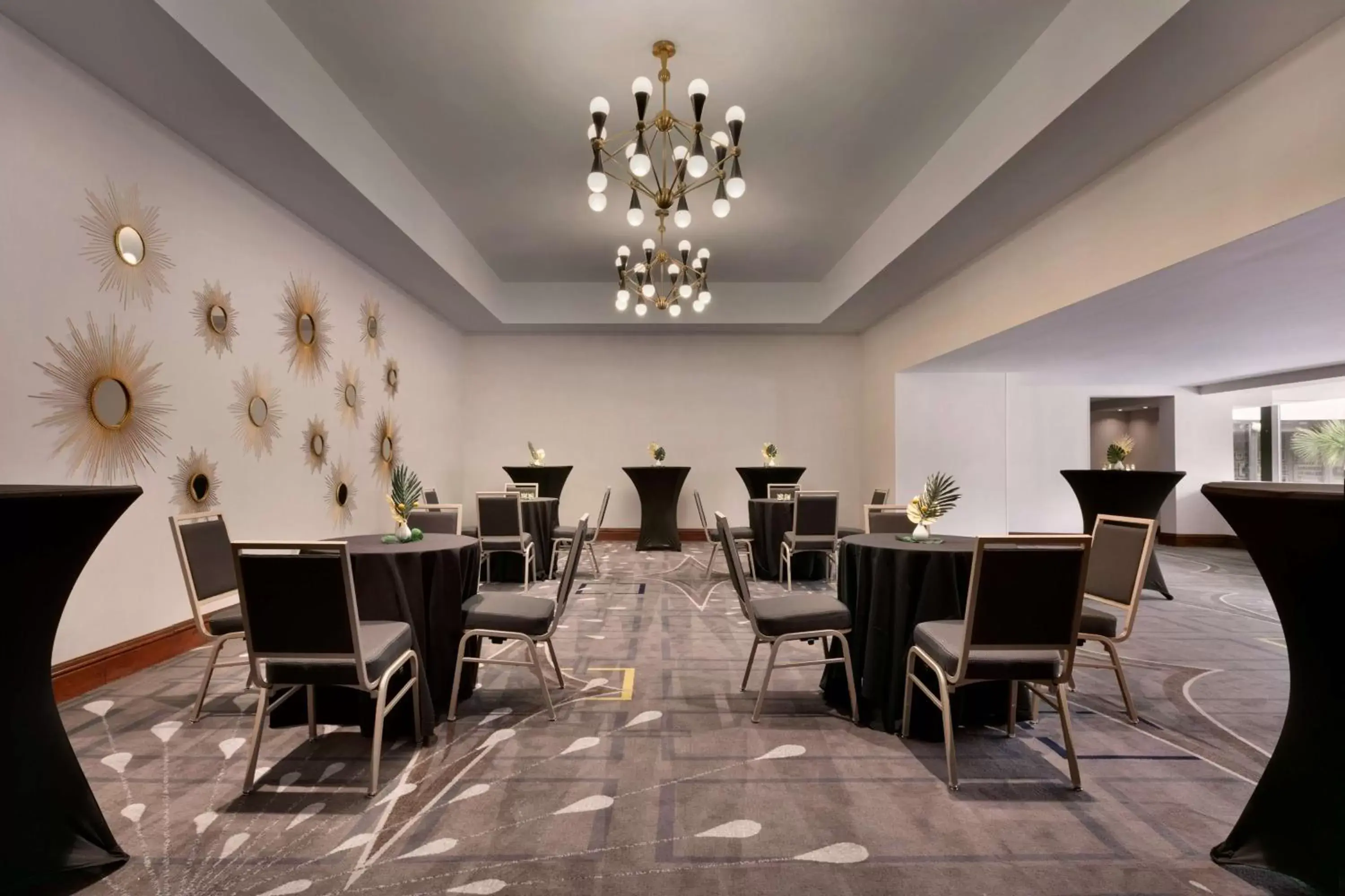 Meeting/conference room, Restaurant/Places to Eat in The American Hotel Atlanta Downtown-a Doubletree by Hilton