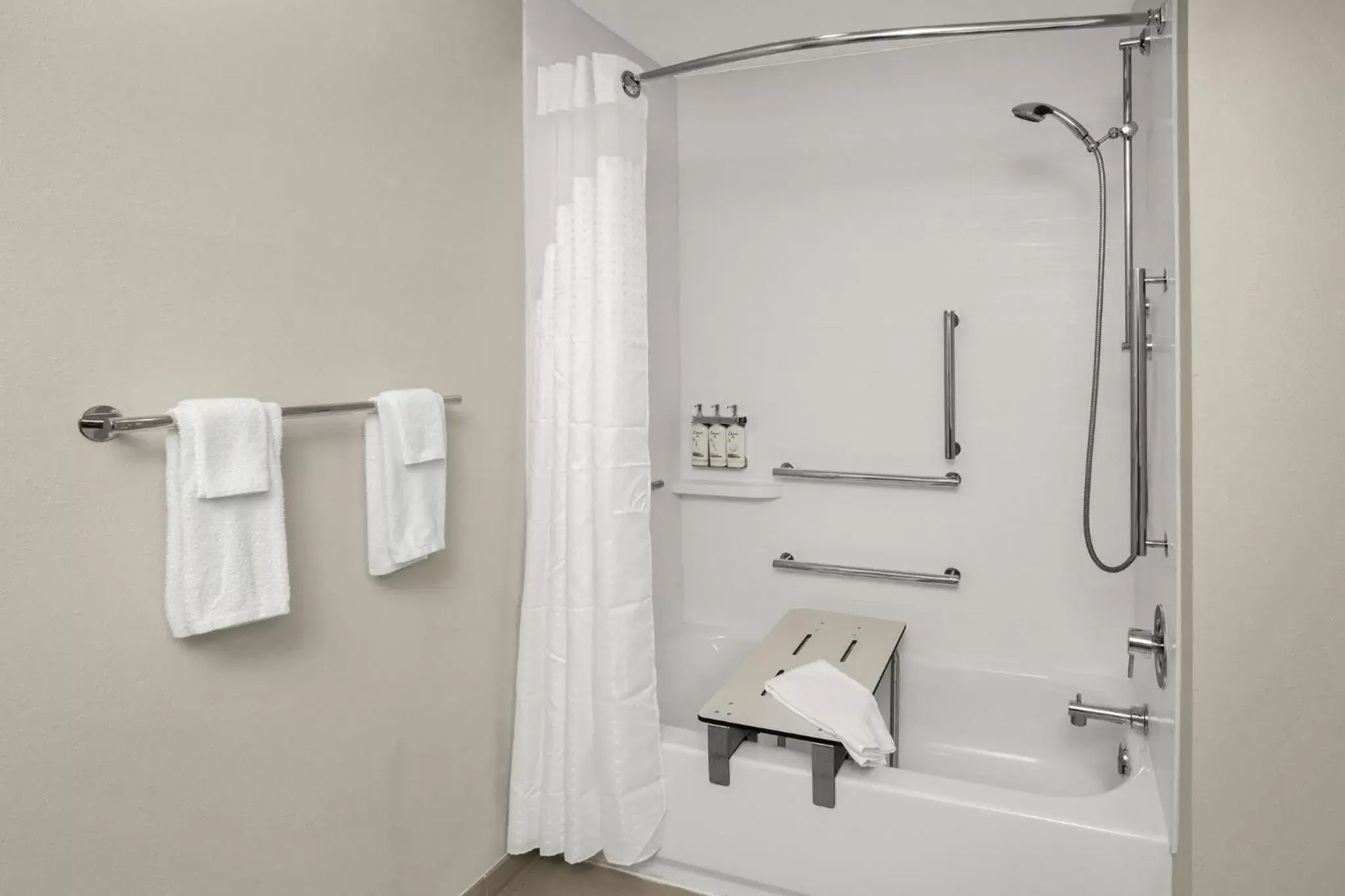 Bathroom in Holiday Inn Express - Hattiesburg West - Univ Area