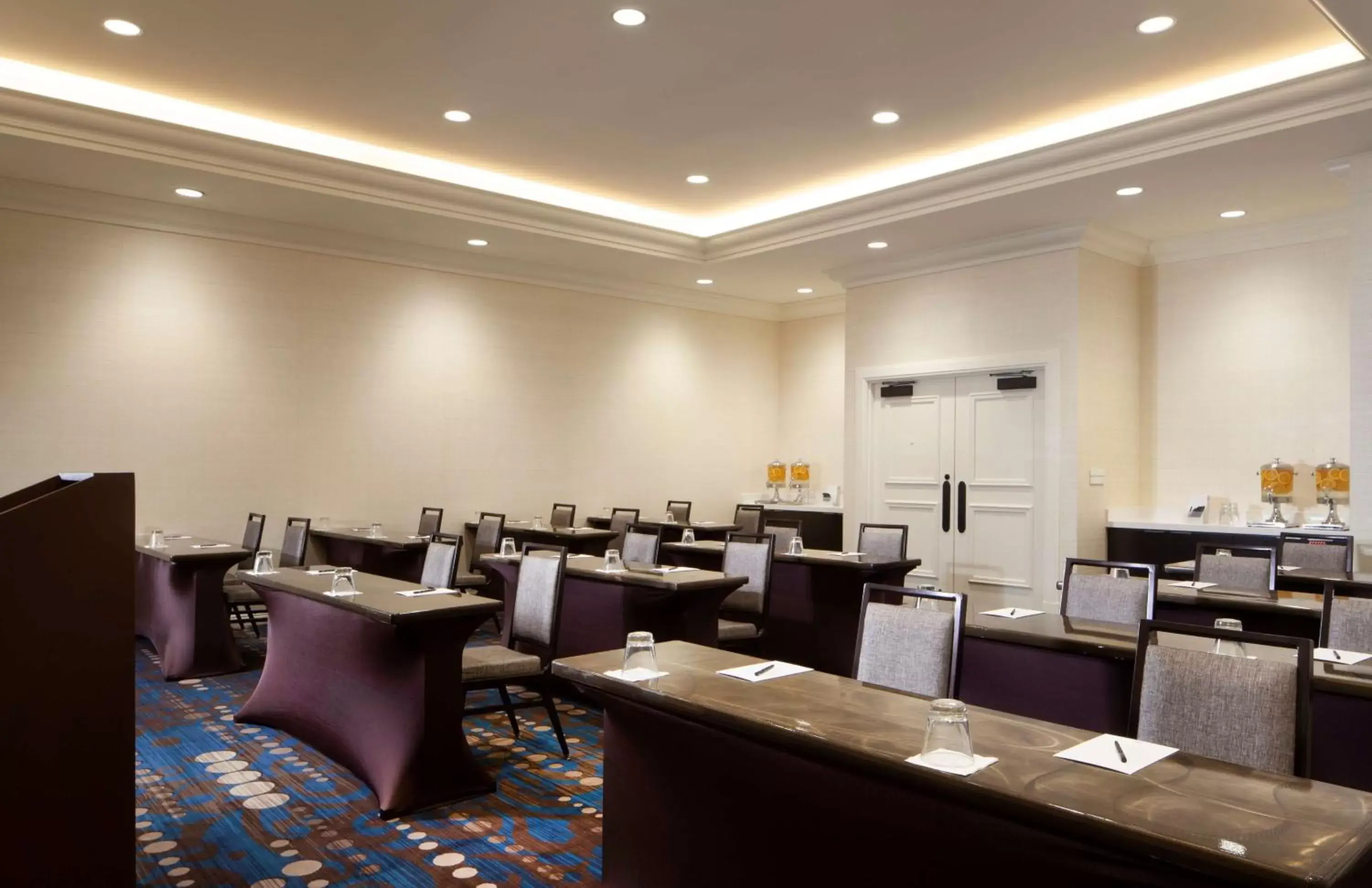 Meeting/conference room, Restaurant/Places to Eat in Hilton St. Petersburg Bayfront