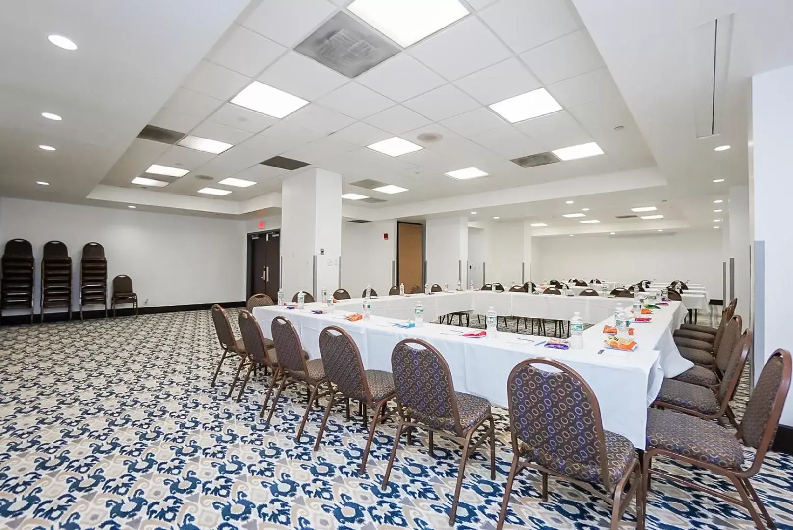Meeting/conference room in Harmony Suites Secaucus Meadowlands