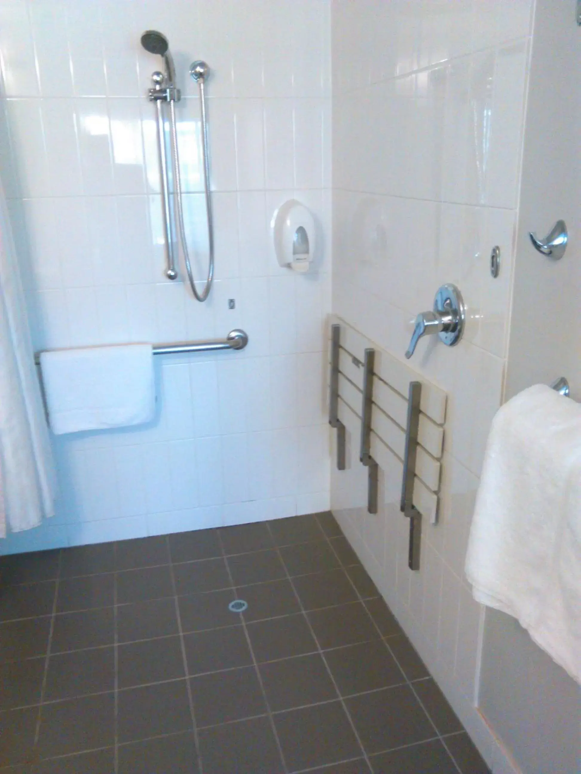 Shower, Bathroom in Manly Marina Cove Motel