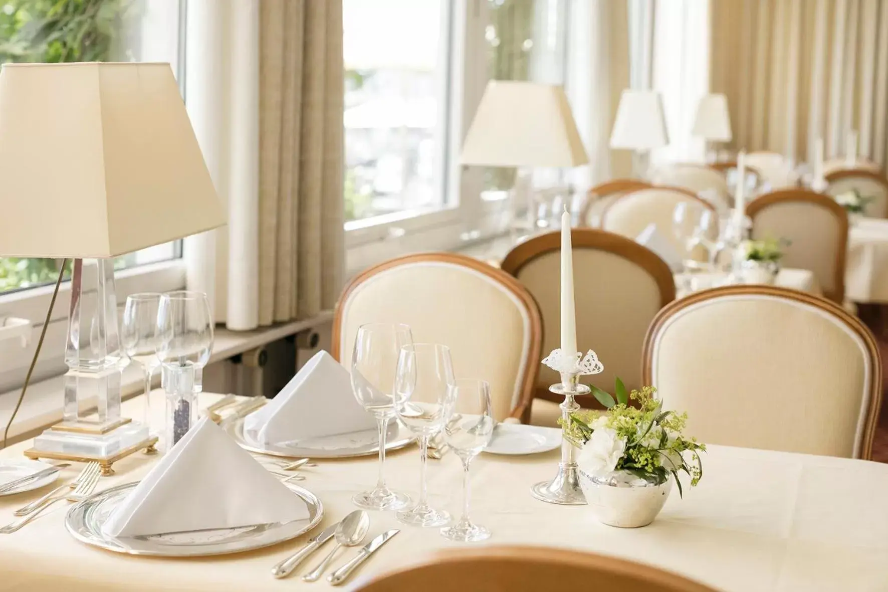 Restaurant/Places to Eat in Hotel Bayerischer Hof