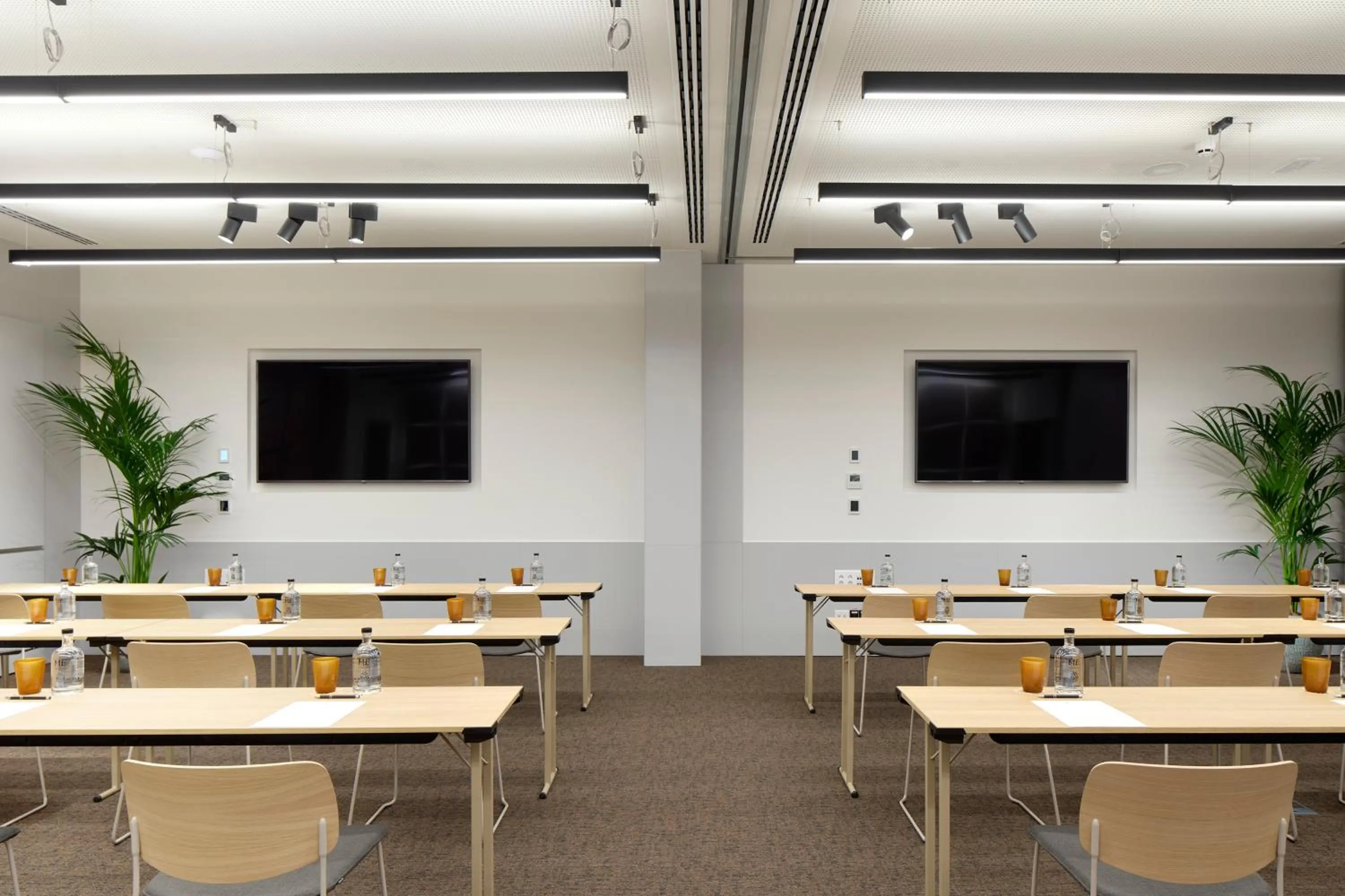 Business facilities in ME Barcelona